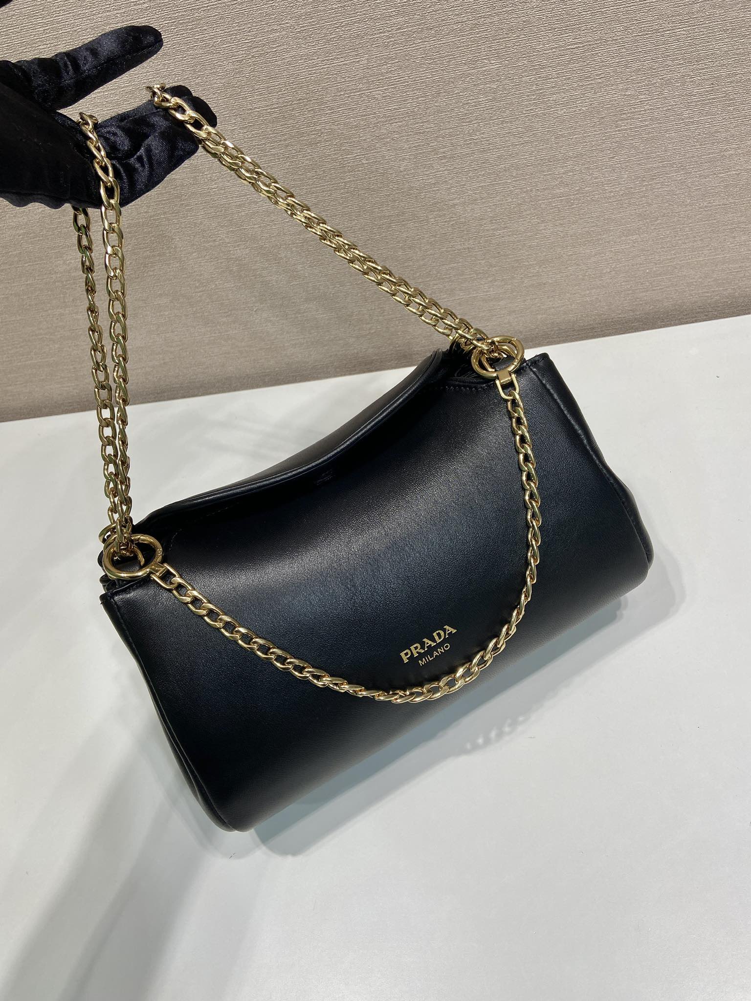 Prada Female Basic Bag 13cm-m-l