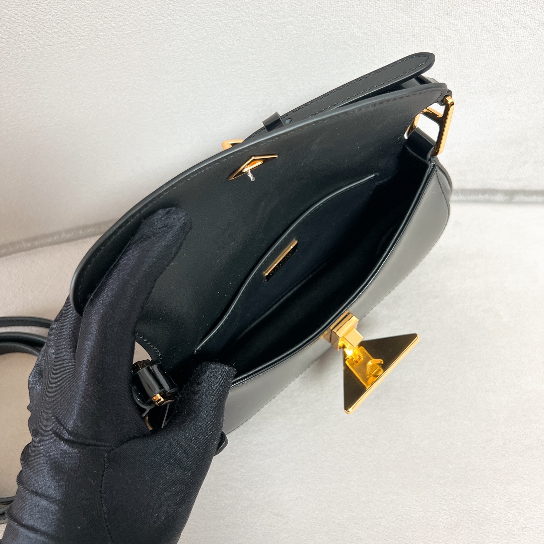 Shoulder Bag Cow Leather M-l-s