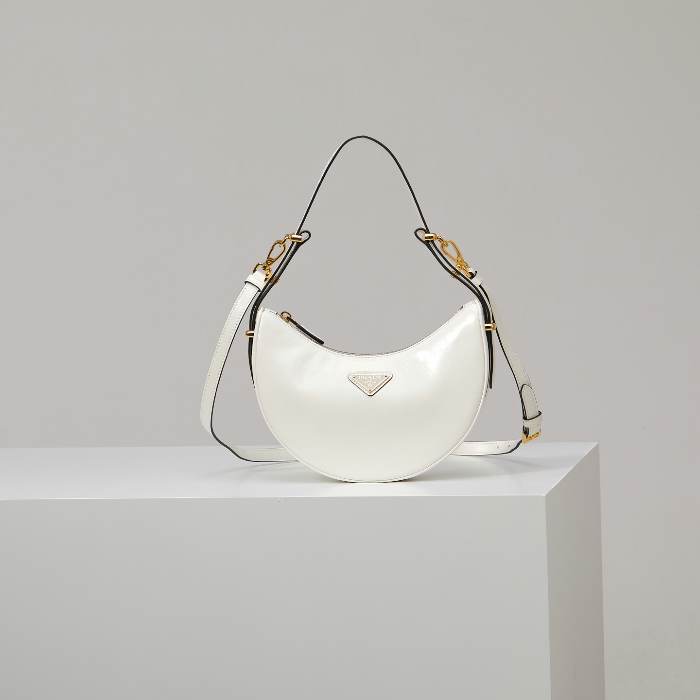 Prada Basic Bag Cow Leather White M-s