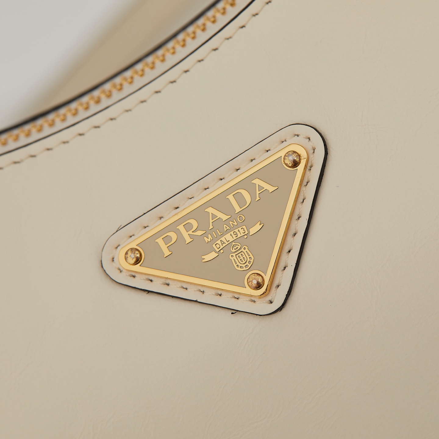 Prada Basic Bag Cow Leather White M-s