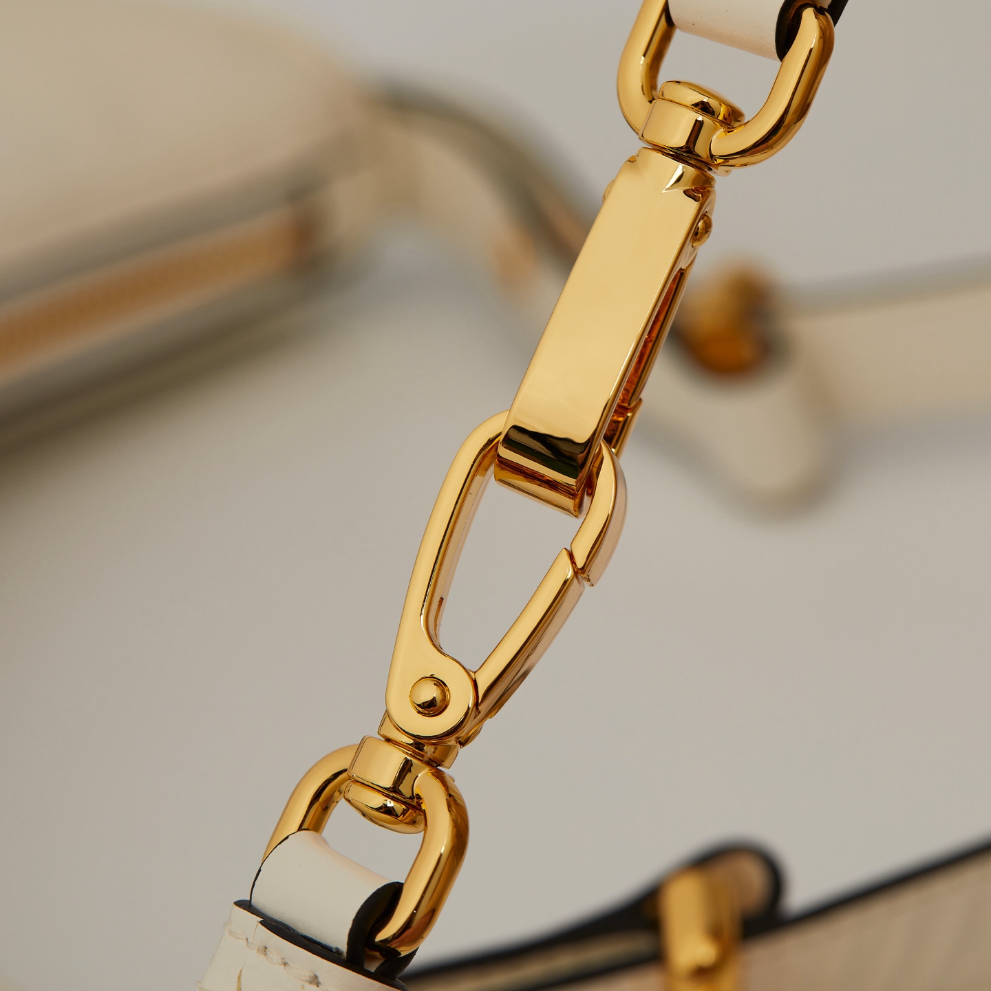 Prada Basic Bag Cow Leather White M-s