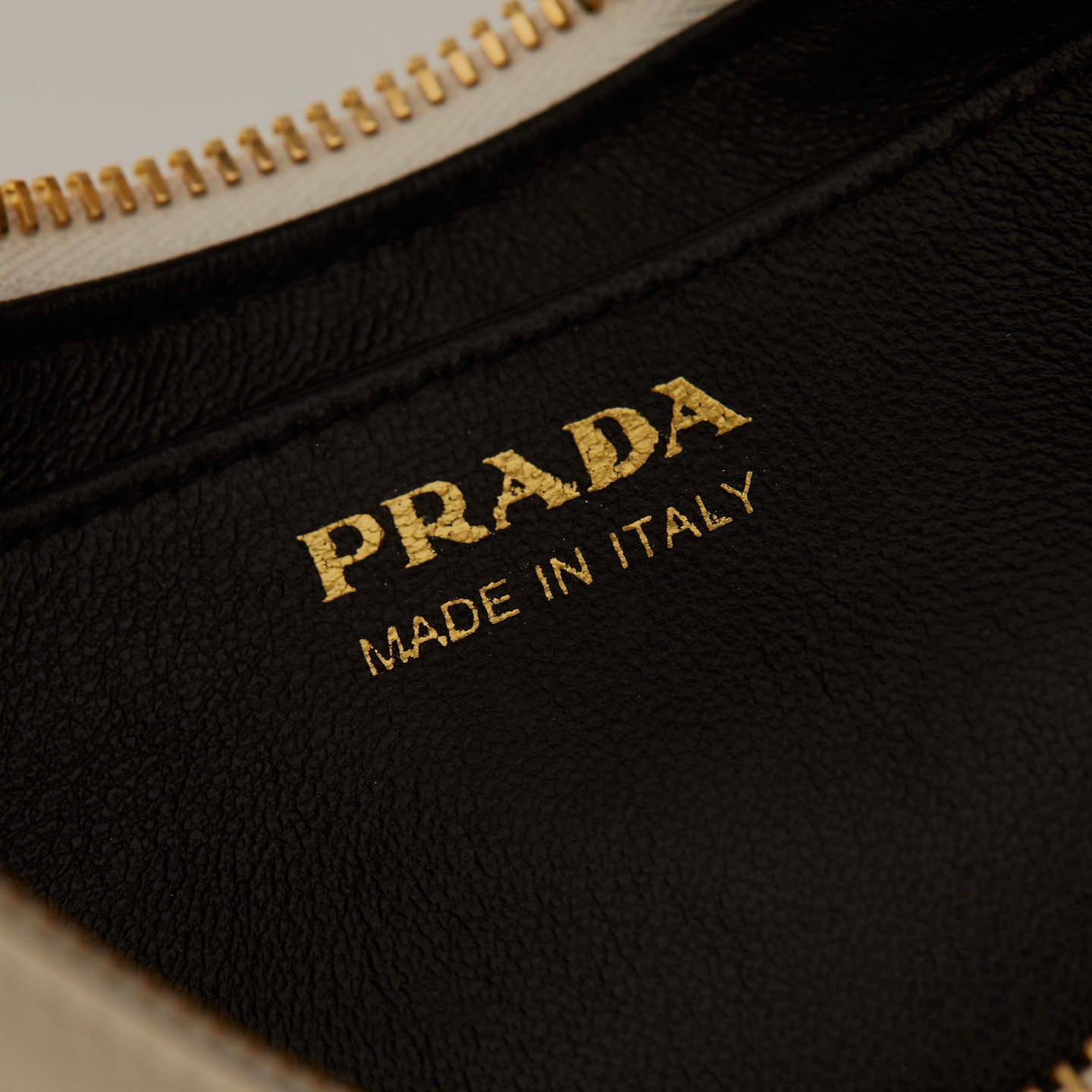 Prada Basic Bag Cow Leather White M-s