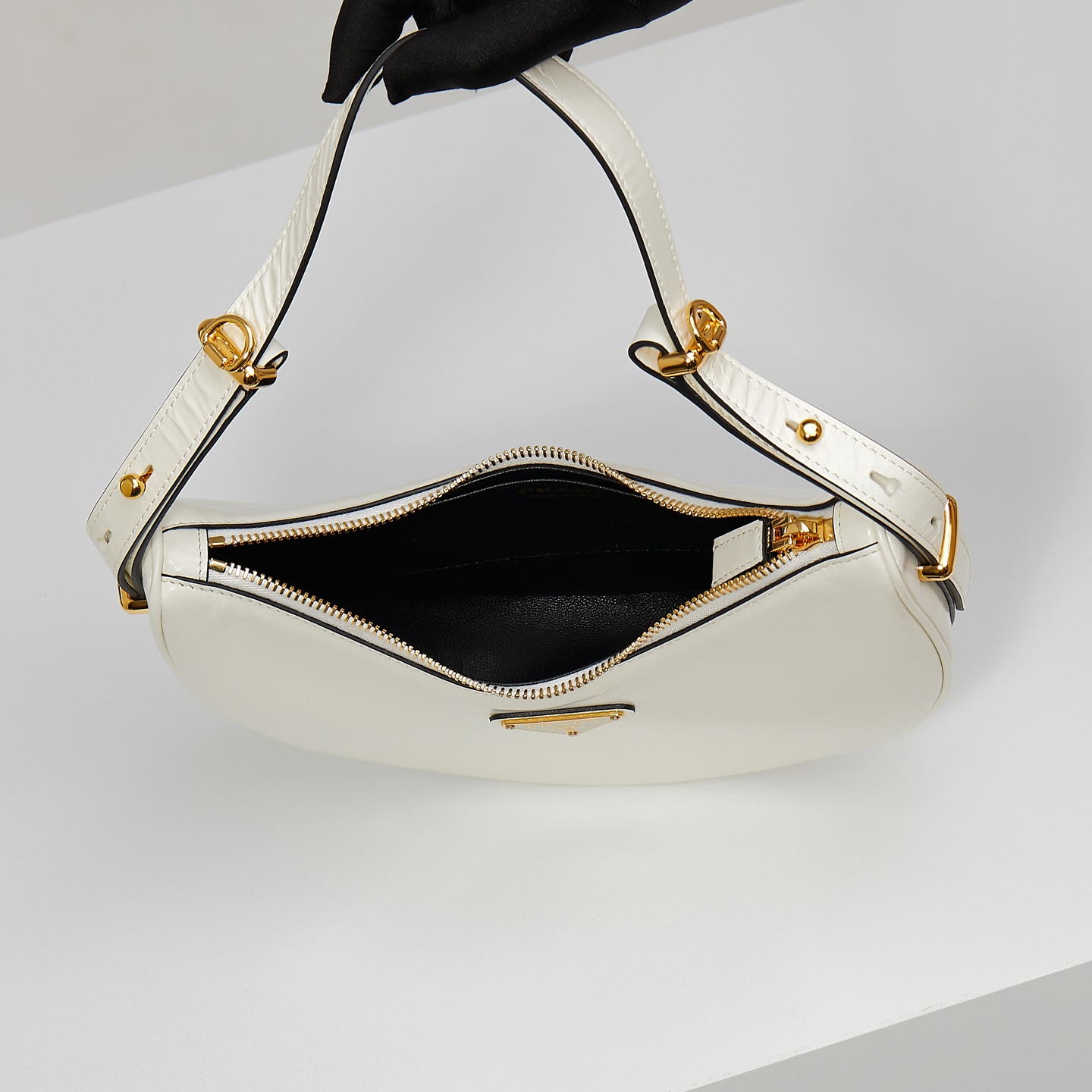 Prada Basic Bag Cow Leather White M-s