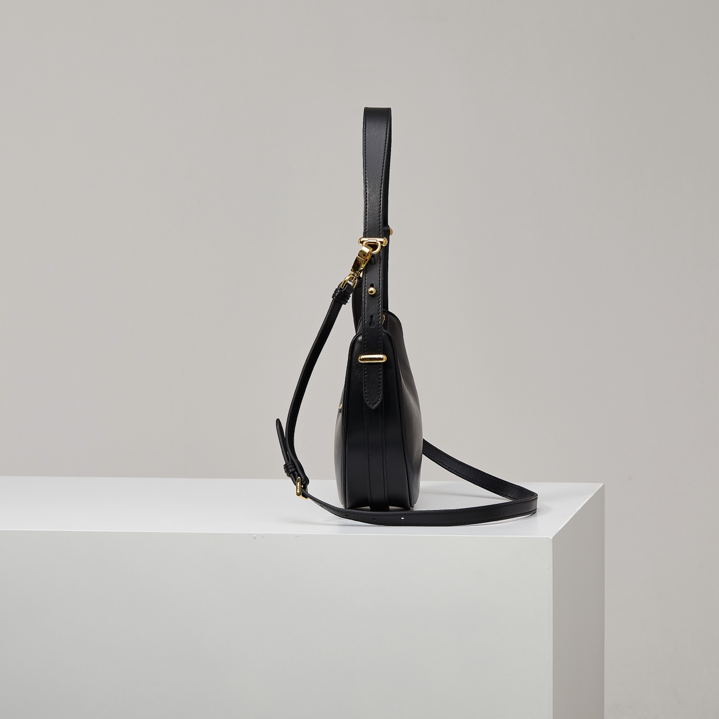 Prada Basic Bag Cow Leather Black M-s