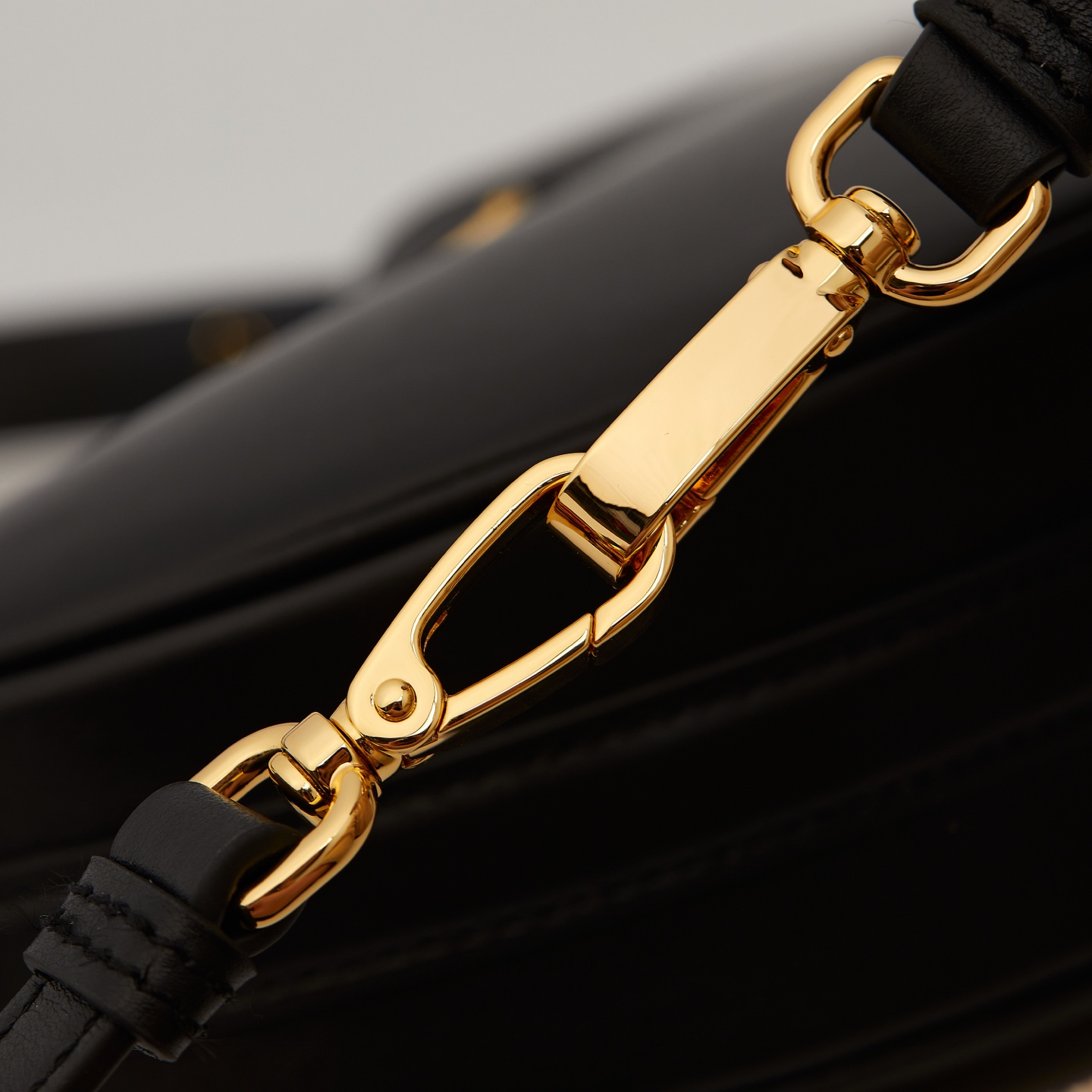 Prada Basic Bag Cow Leather Black M-s