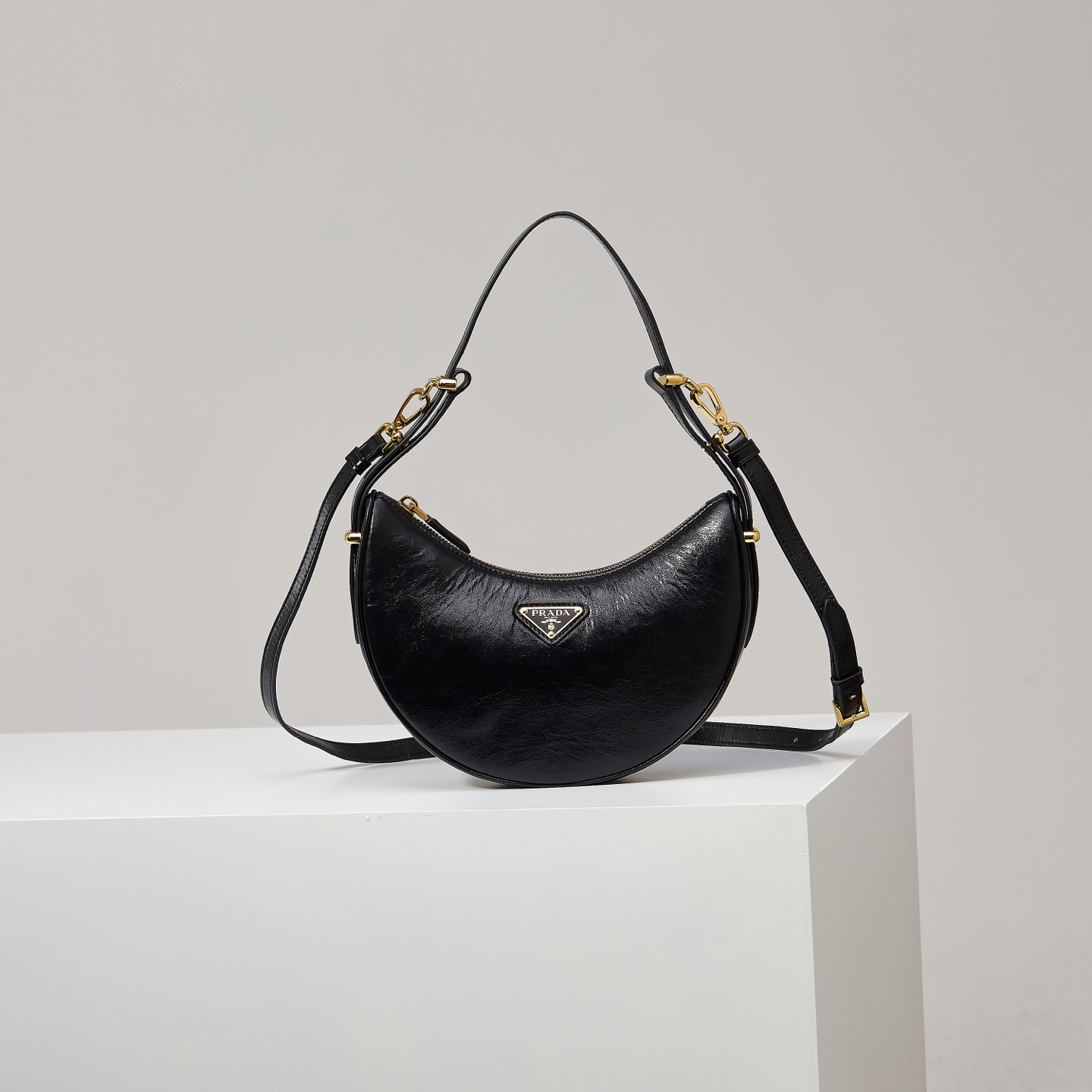 Prada Basic Bag Black M-s