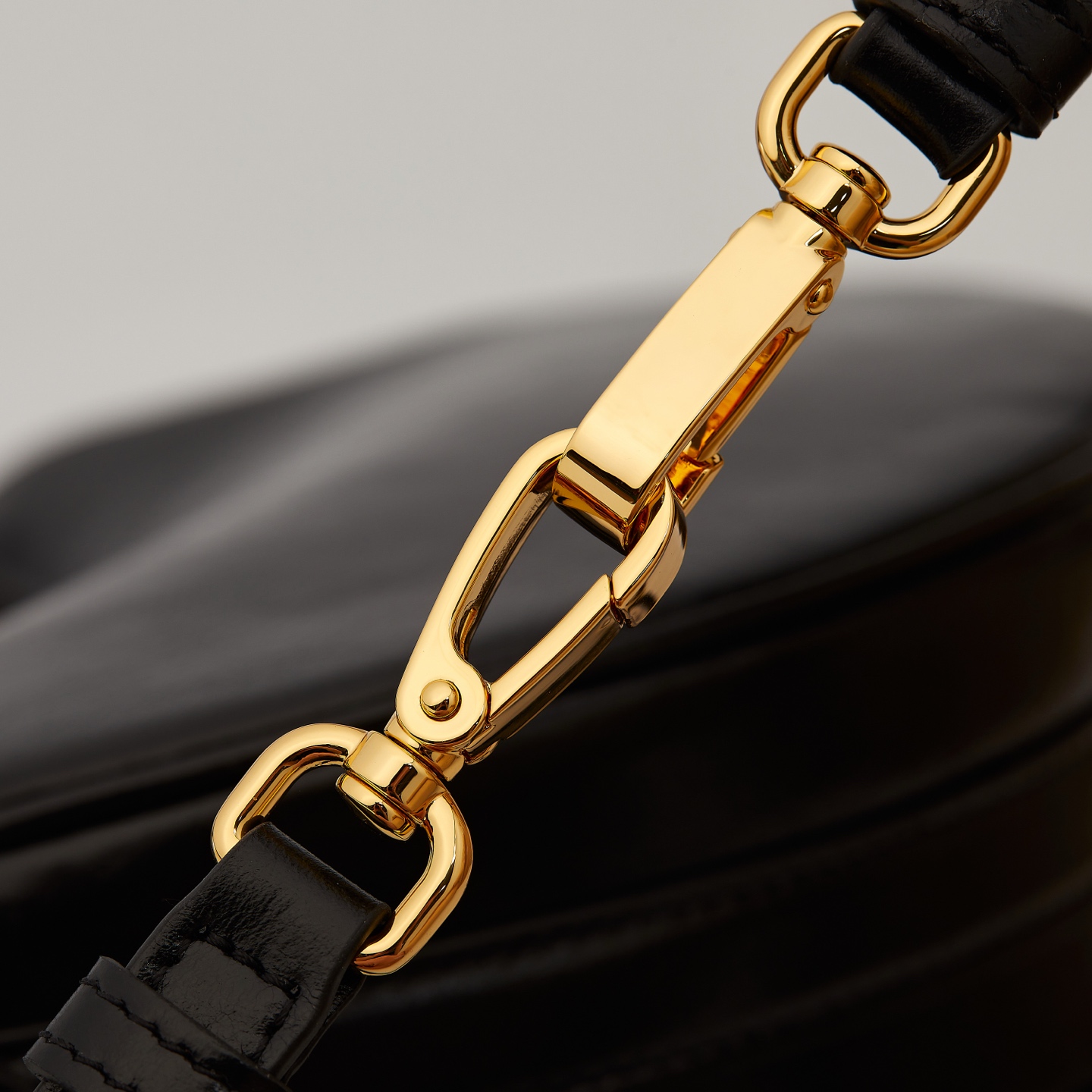 Prada Basic Bag Black M-s