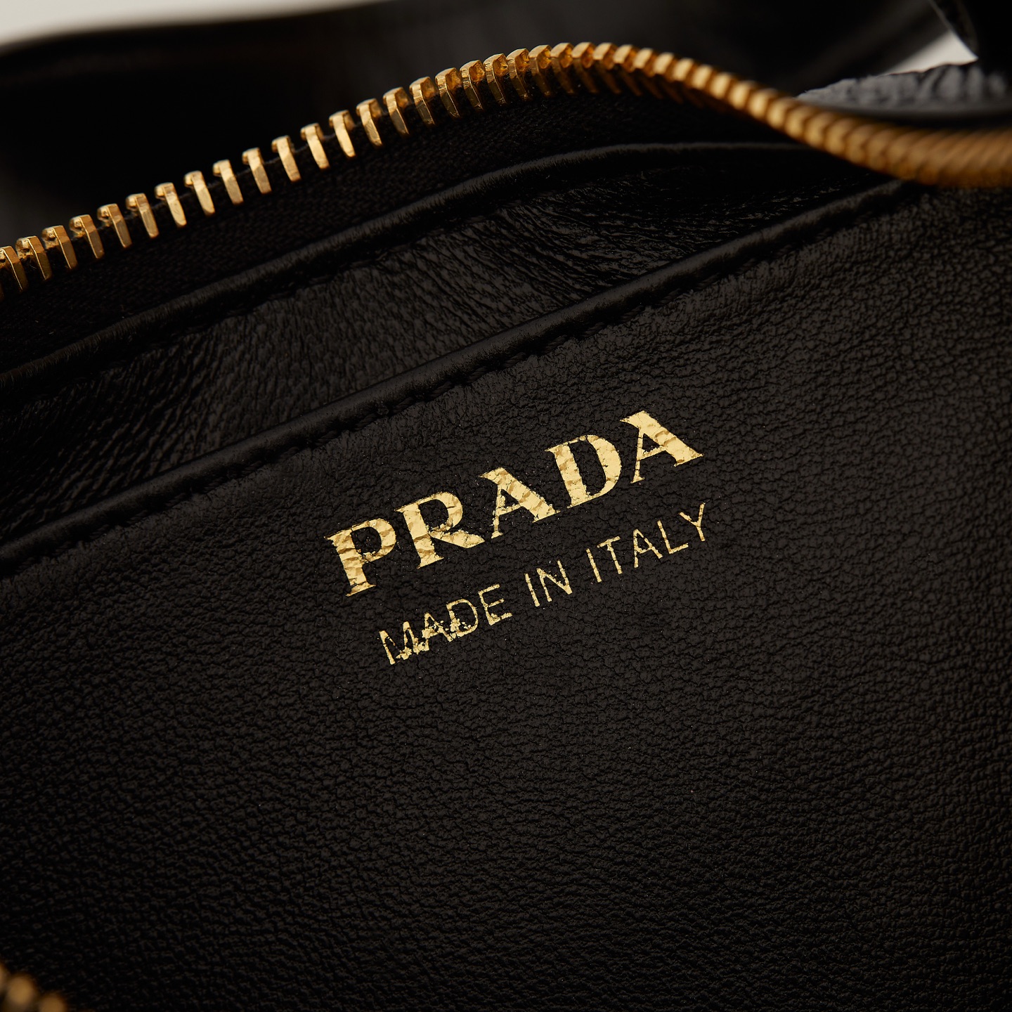 Prada Basic Bag Black M-s