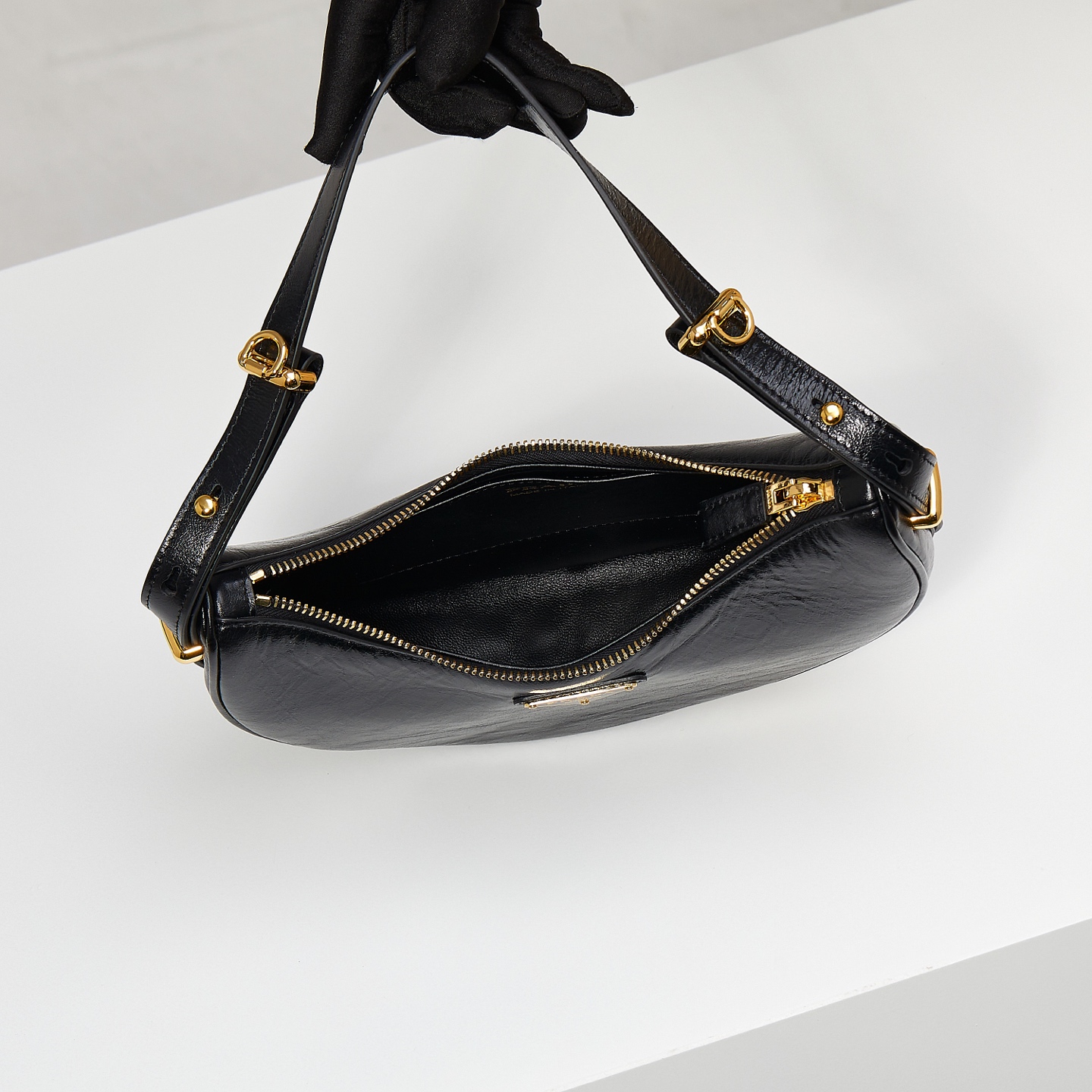 Prada Basic Bag Black M-s