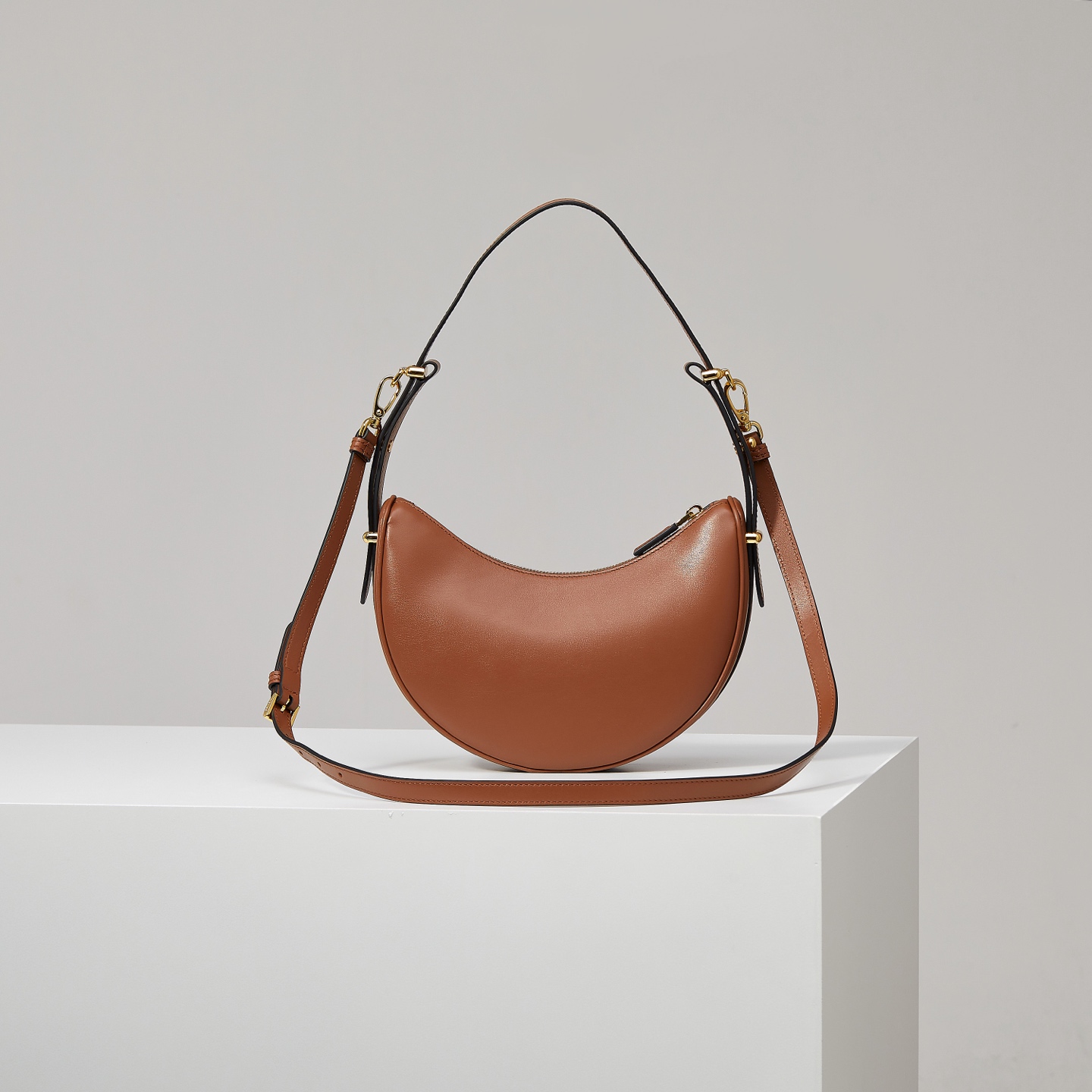 Prada Basic Bag Cow Leather M-s