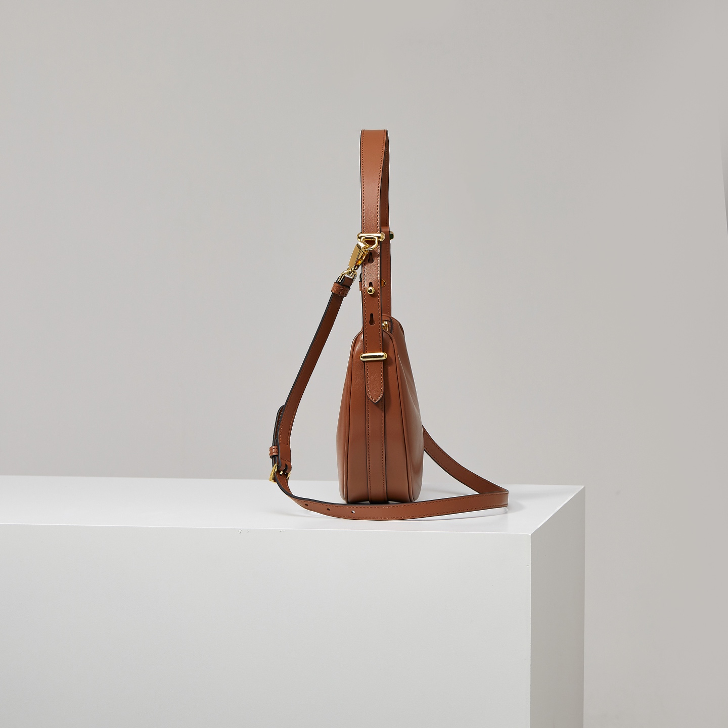 Prada Basic Bag Cow Leather M-s