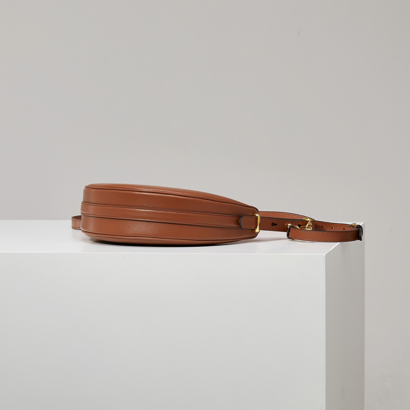 Prada Basic Bag Cow Leather M-s