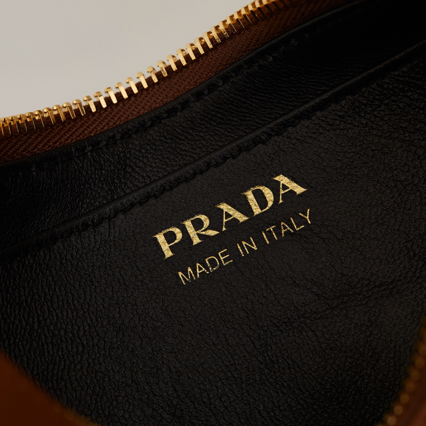 Prada Basic Bag Cow Leather M-s
