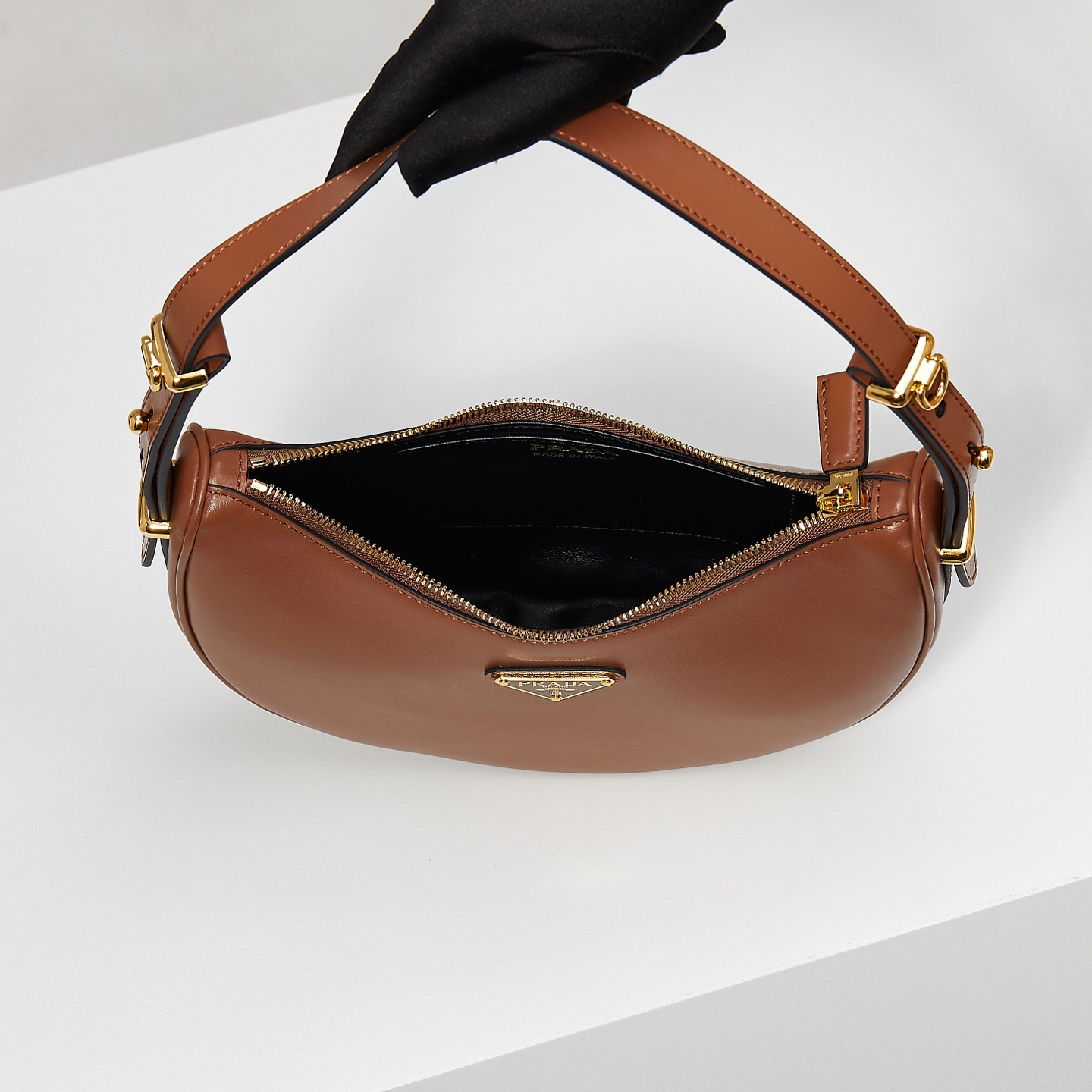 Prada Basic Bag Cow Leather M-s