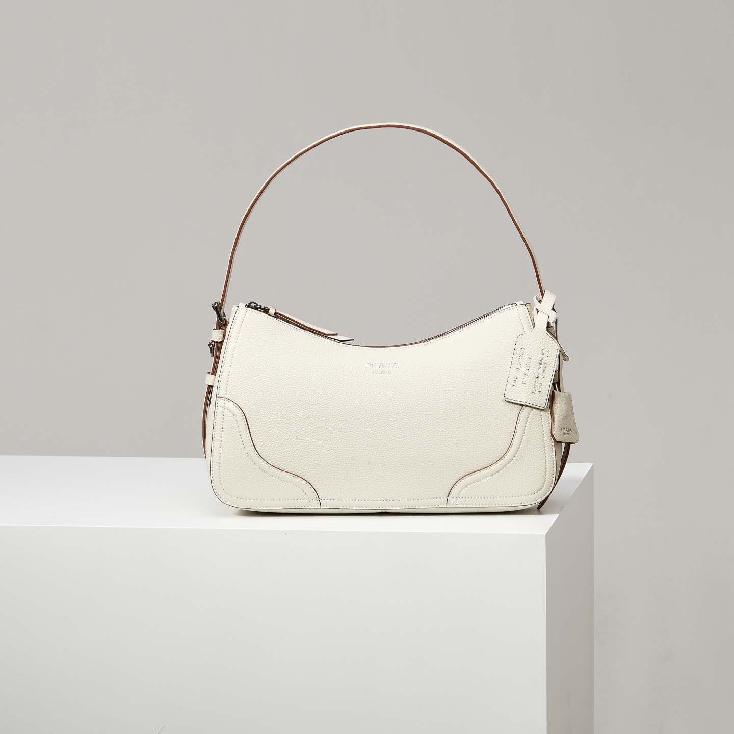 Prada Basic Bag White M-11cm-s