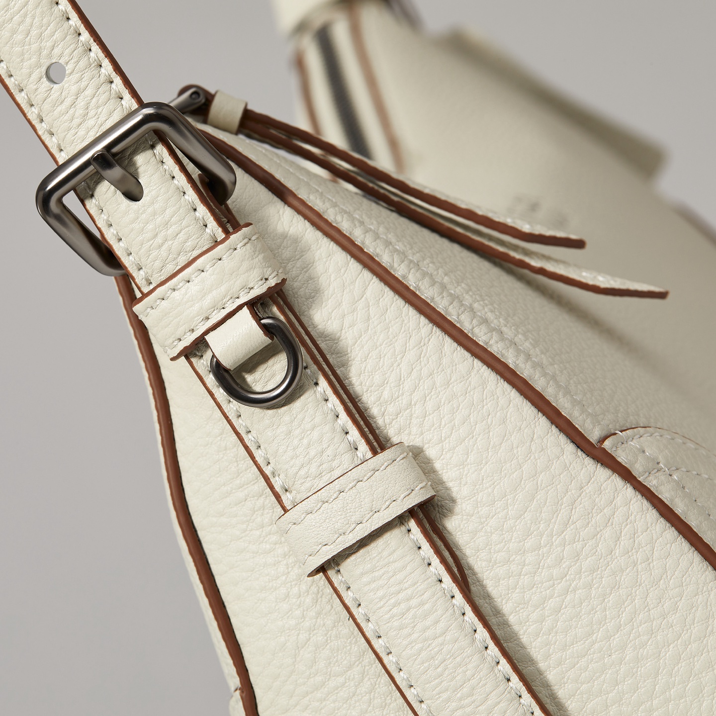 Prada Basic Bag White M-11cm-s