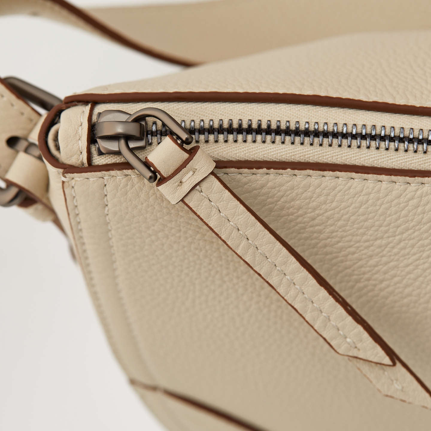 Prada Basic Bag White M-11cm-s