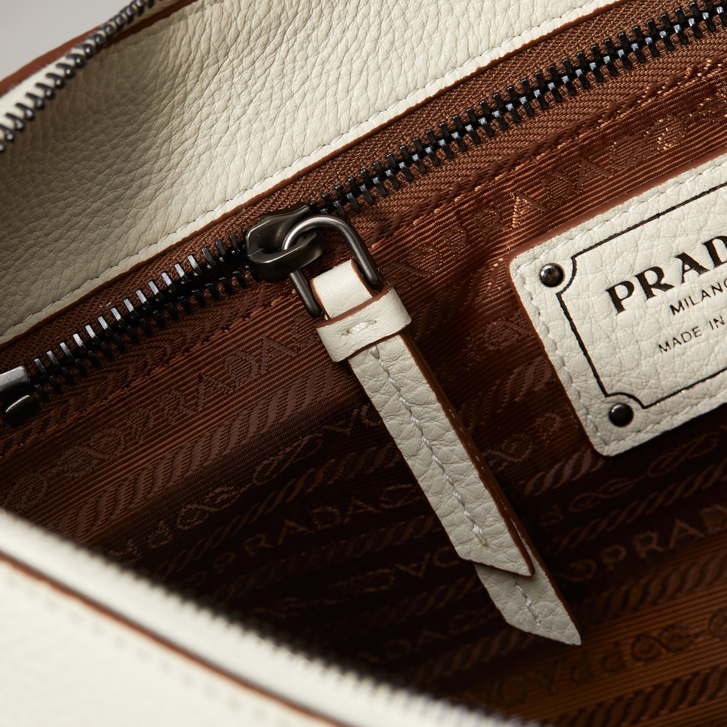 Prada Basic Bag White M-11cm-s