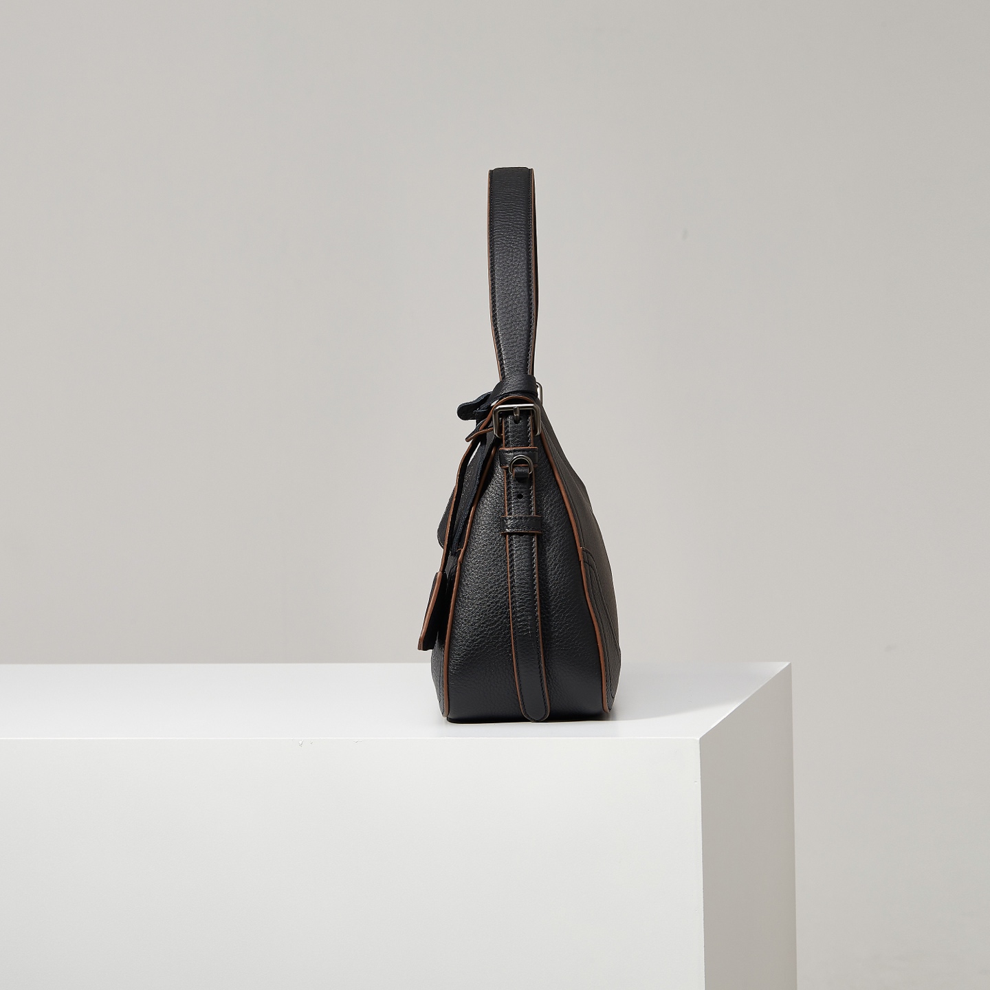 Prada Basic Bag Black M-11cm-s