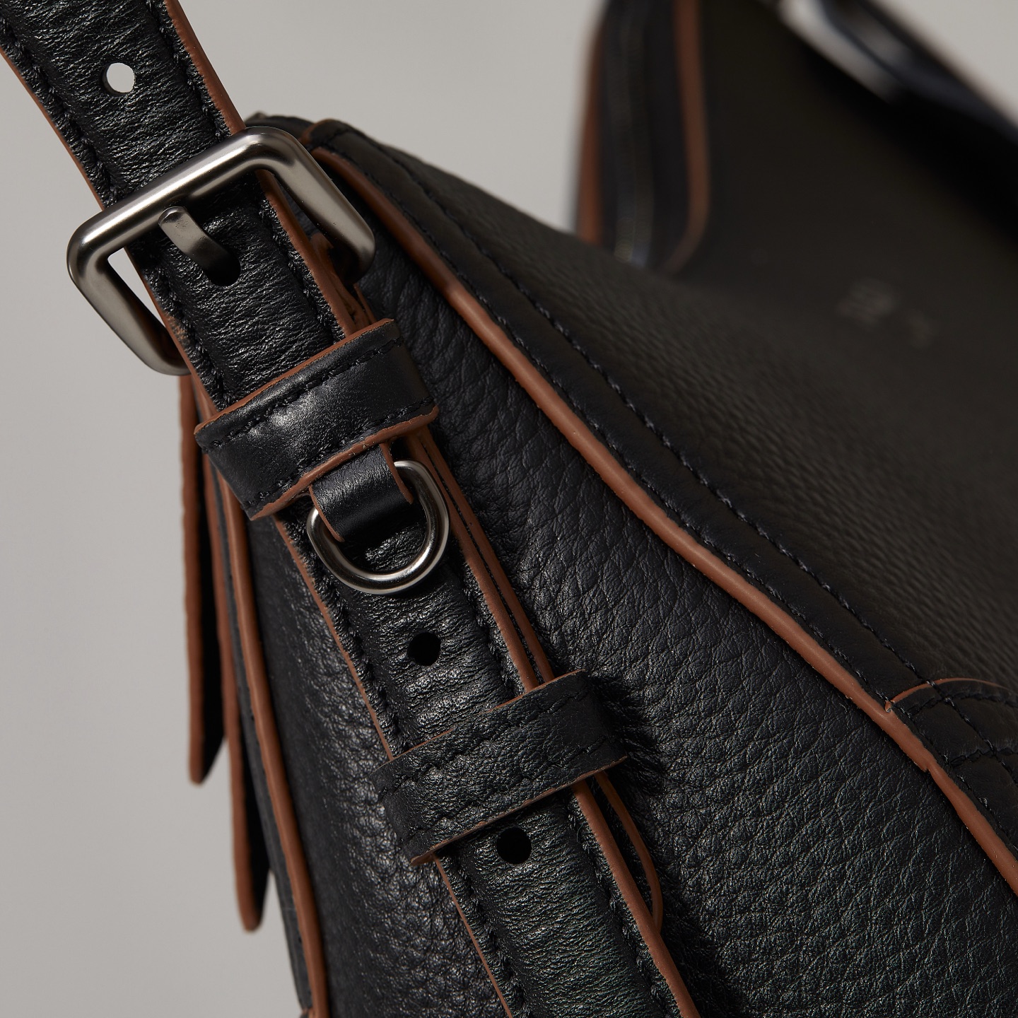 Prada Basic Bag Black M-11cm-s