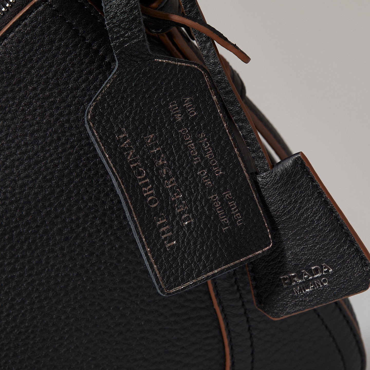 Prada Basic Bag Black M-11cm-s