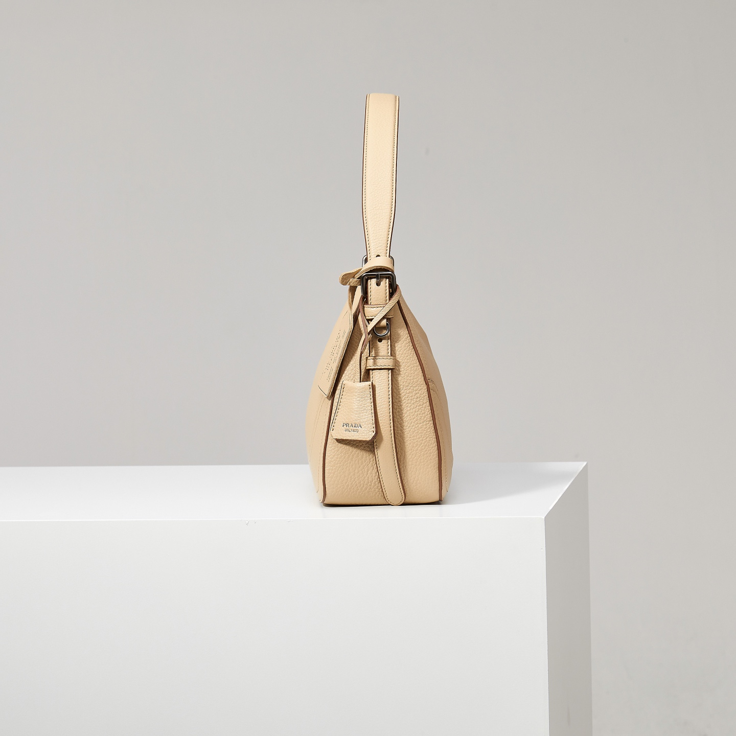 Prada Basic Bag Pink M-11cm-s