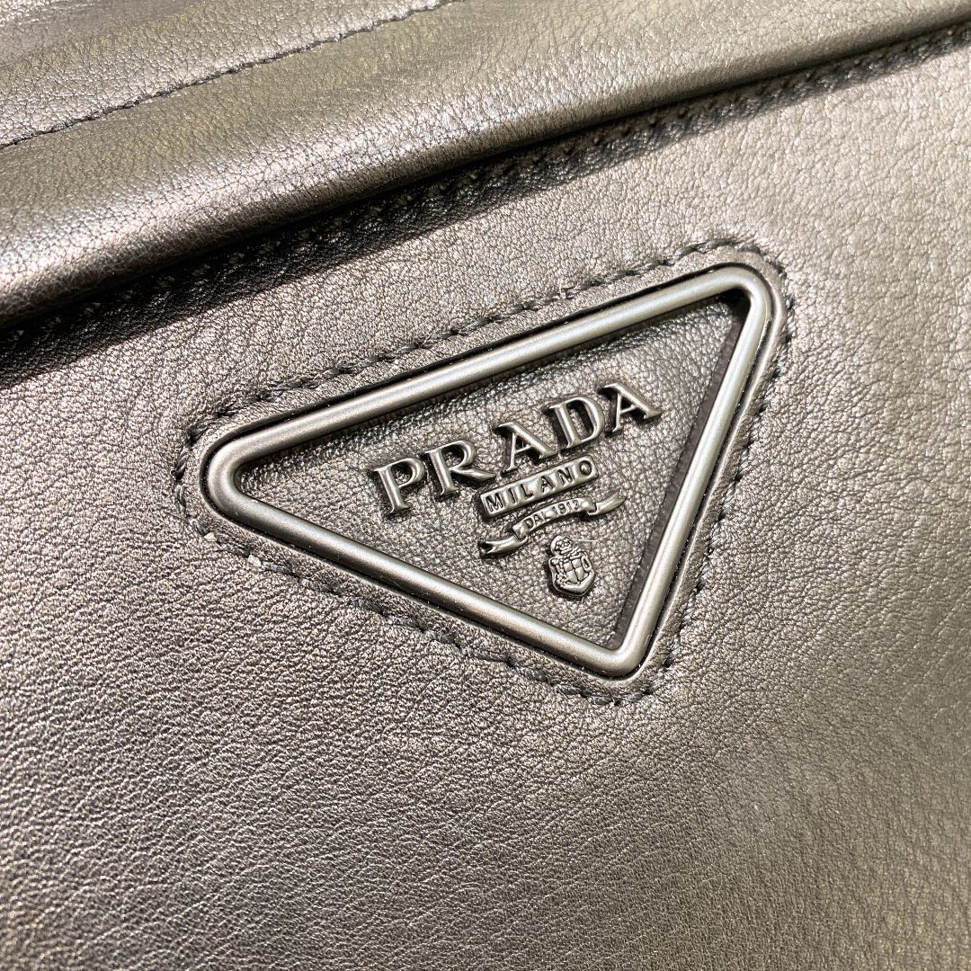 Prada Messenger Bag Cow Leather M-32cm-s