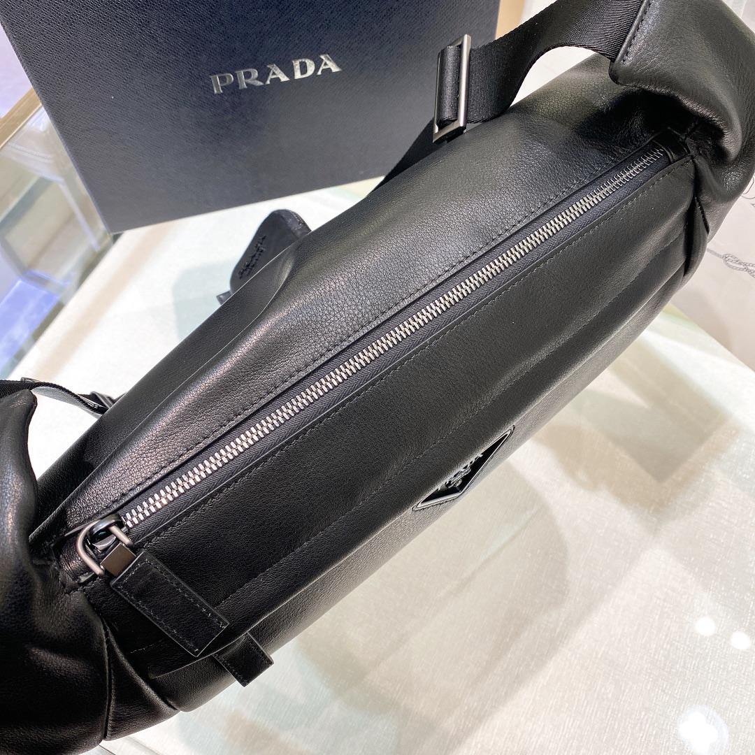 Prada Messenger Bag Cow Leather M-32cm-s