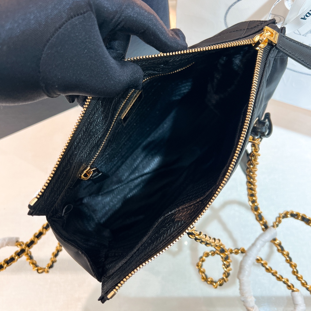 Prada Shoulder Bag Nylon Black Waterproof M-25cm-s