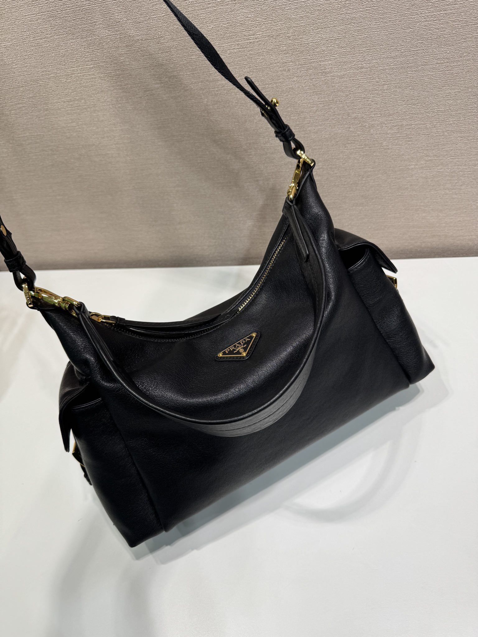 Prada Basic Bag Sheepskin M-l