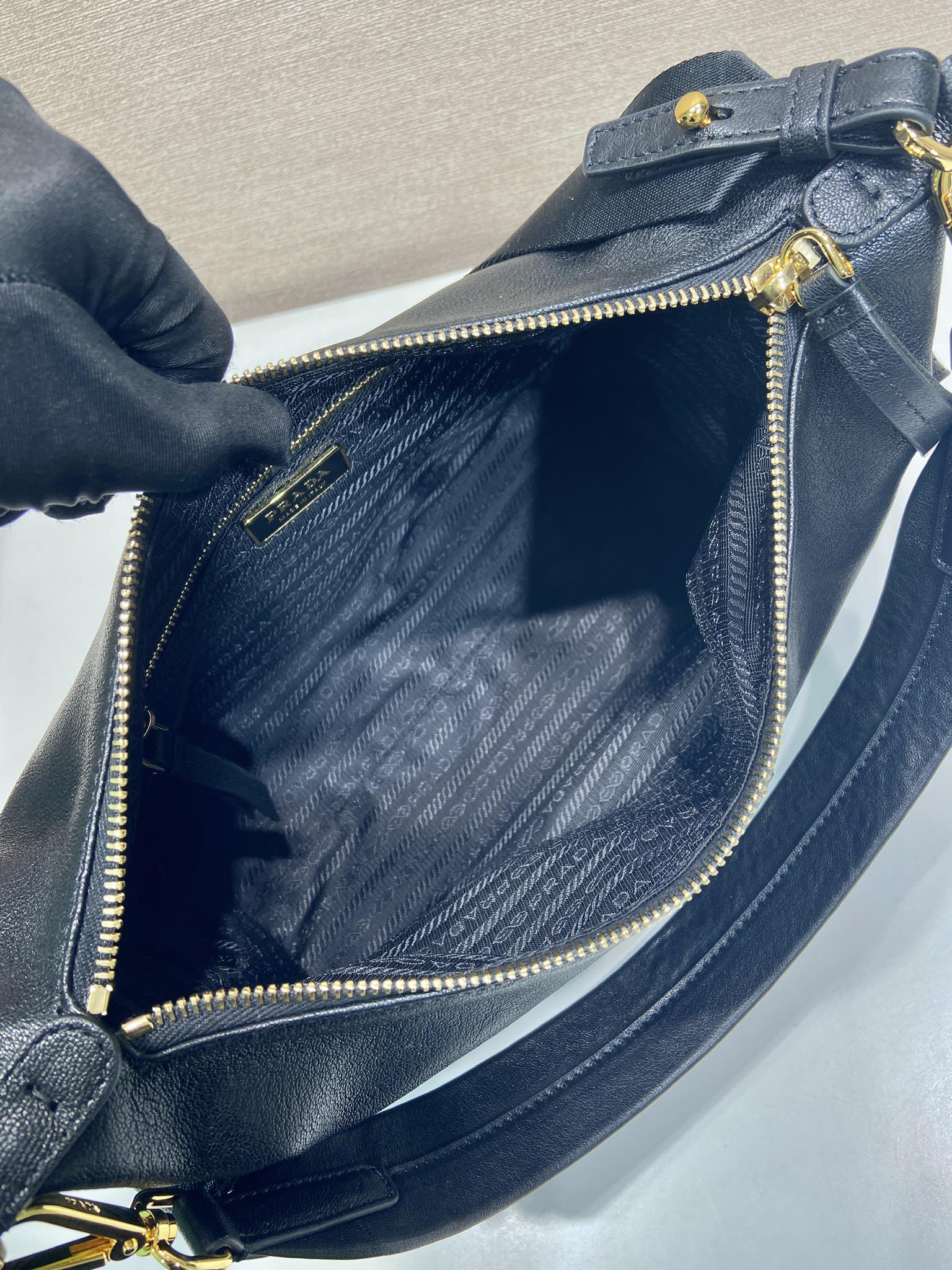 Prada Basic Bag Sheepskin M-l