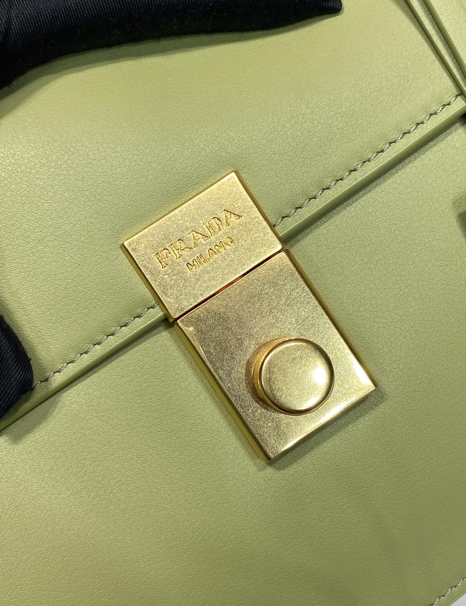 Prada Basic Bag Cow Leather 10cm-s