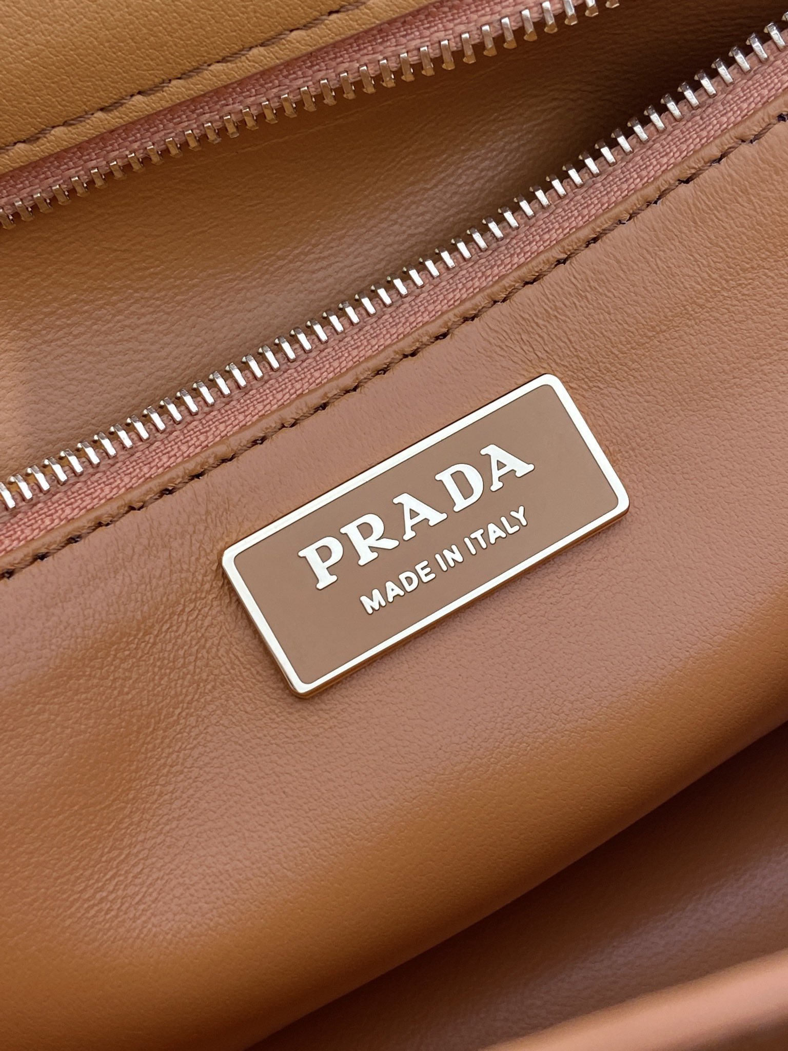 Prada Basic Bag Cow Leather 10cm-s