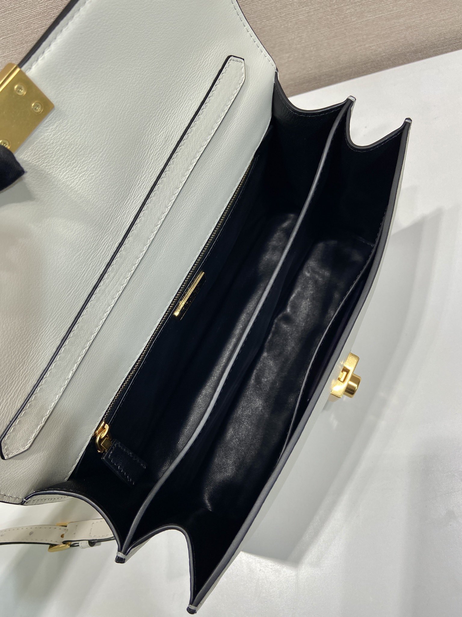 Prada Basic Bag Cow Leather 10cm-s