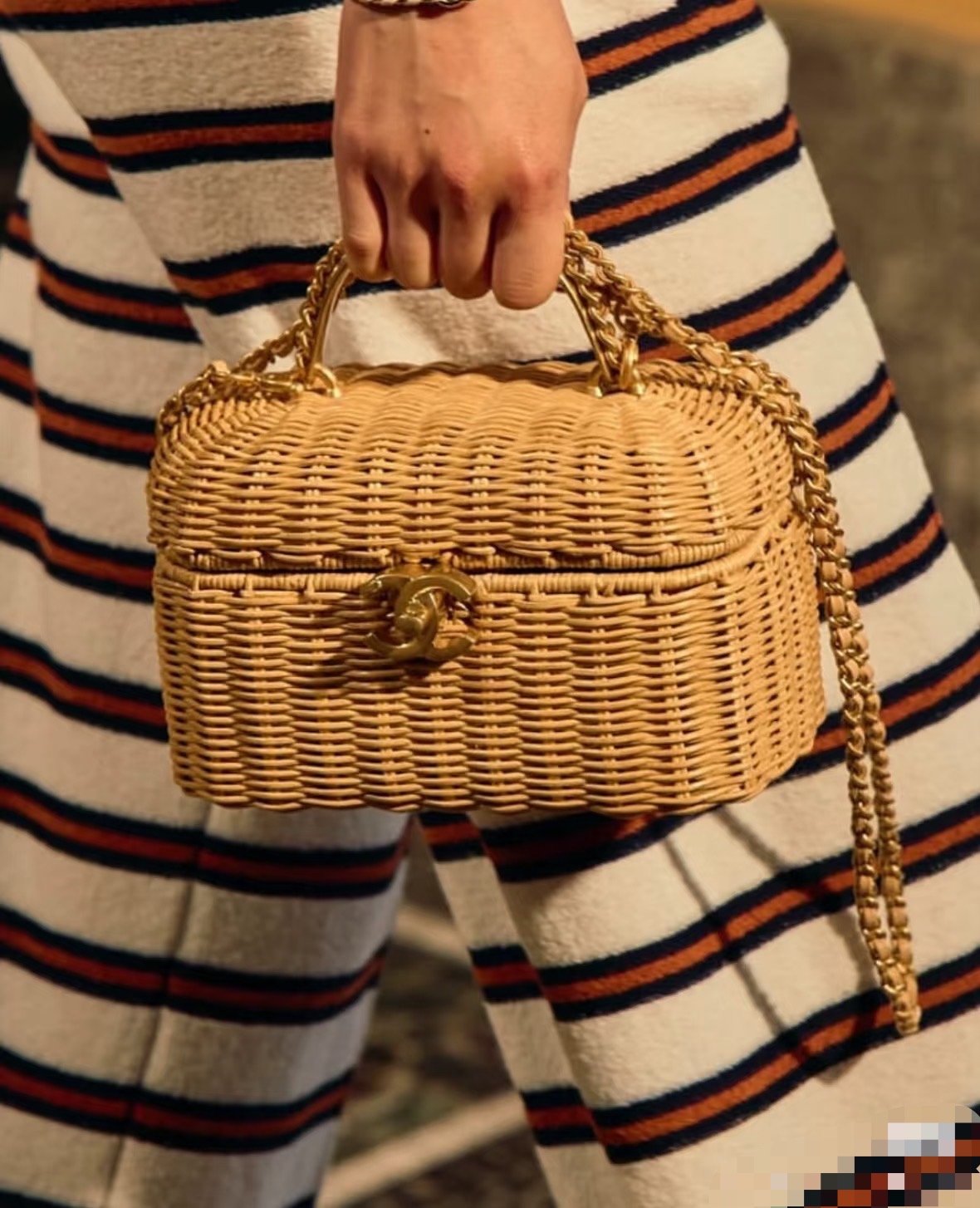 Chanel Basic Bag Gold L