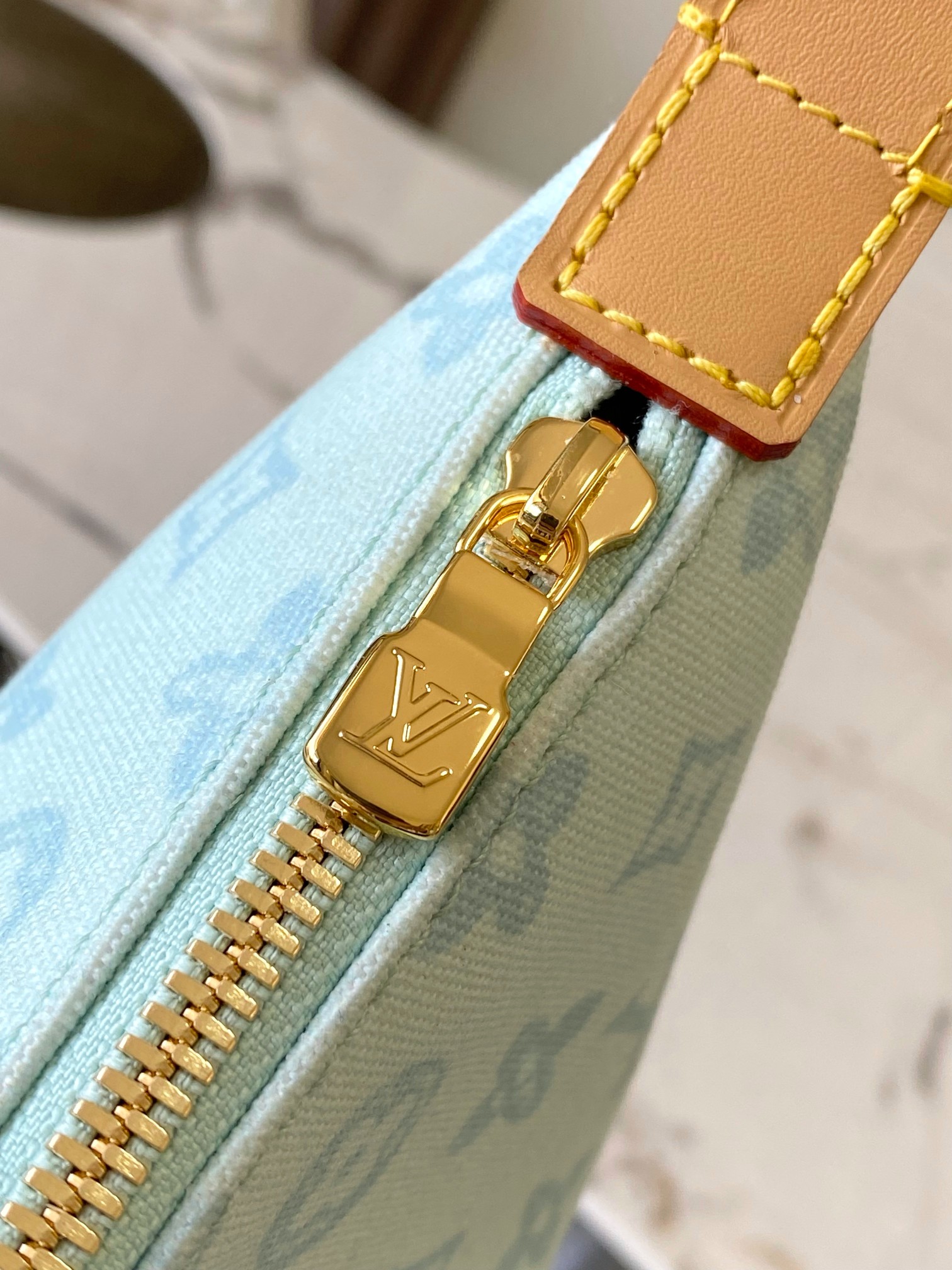 Louis Vuitton Basic Bag M-l-s