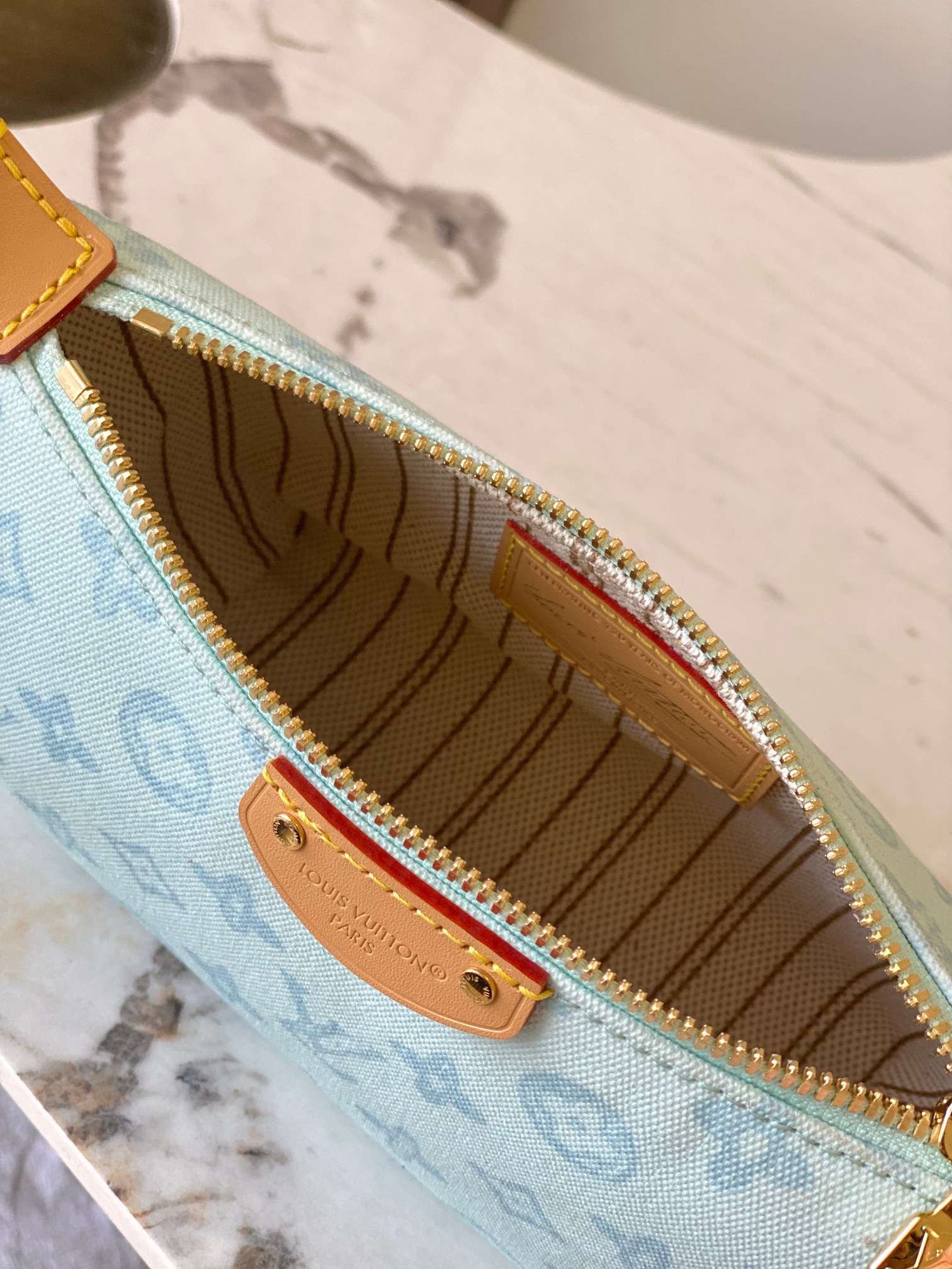 Louis Vuitton Basic Bag M-l-s