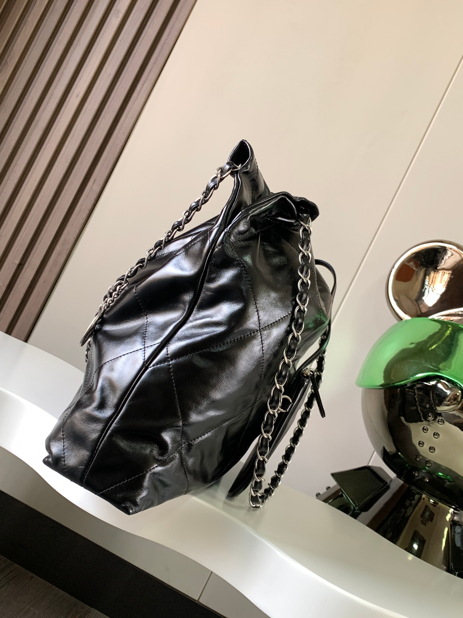 Chanel Basic Bag M-l-s