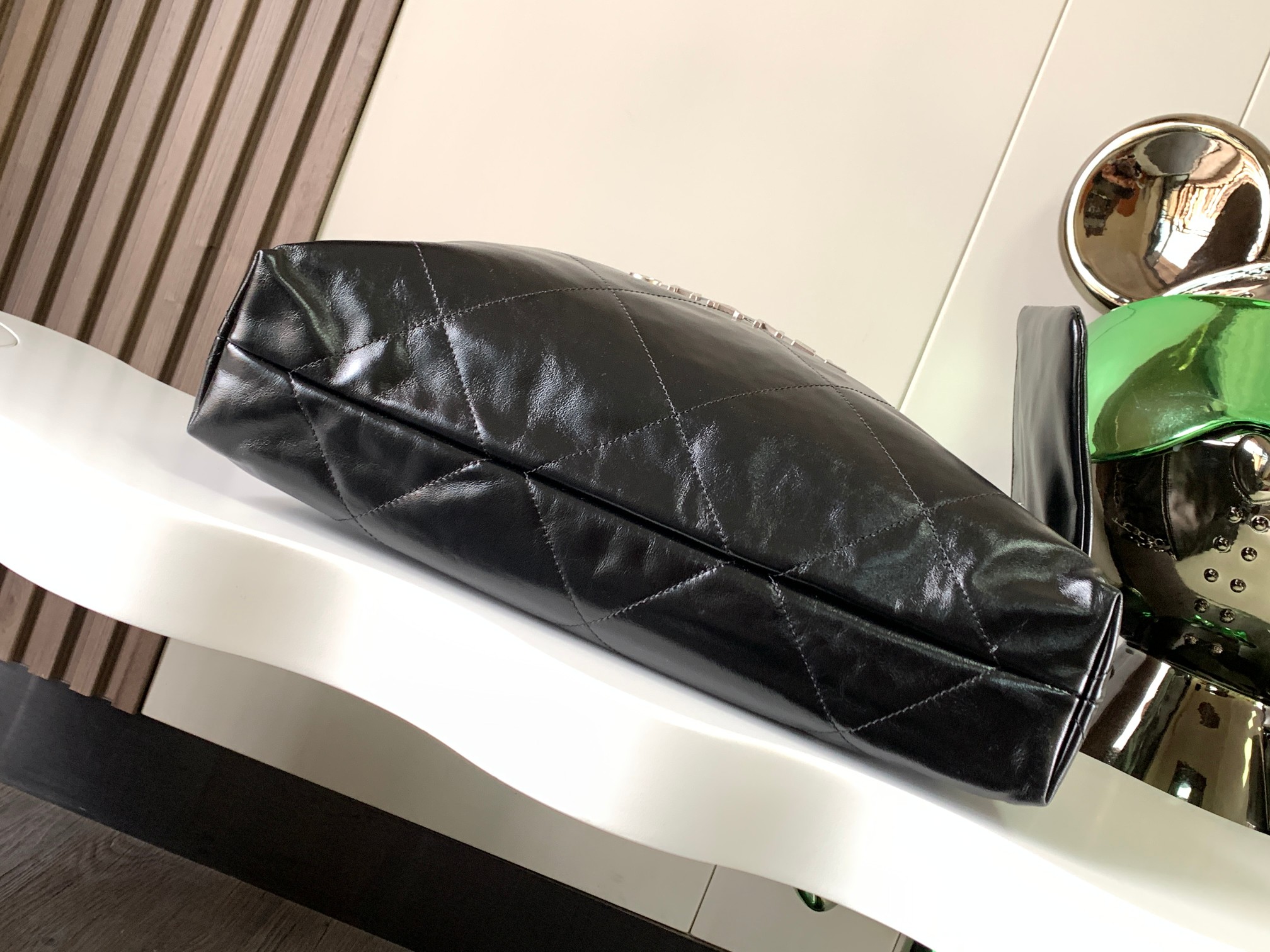 Chanel Basic Bag M-l-s