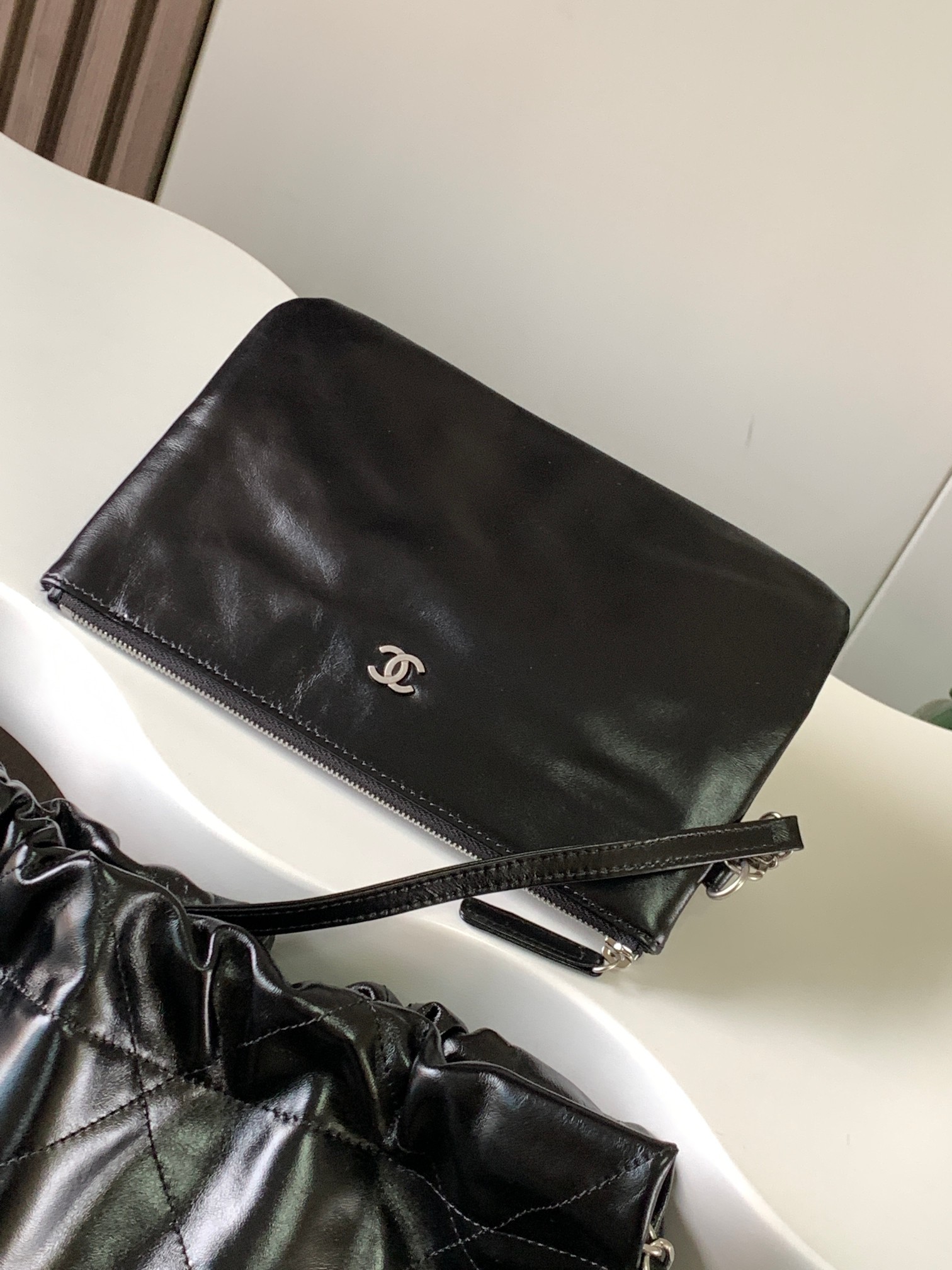 Chanel Basic Bag M-l-s