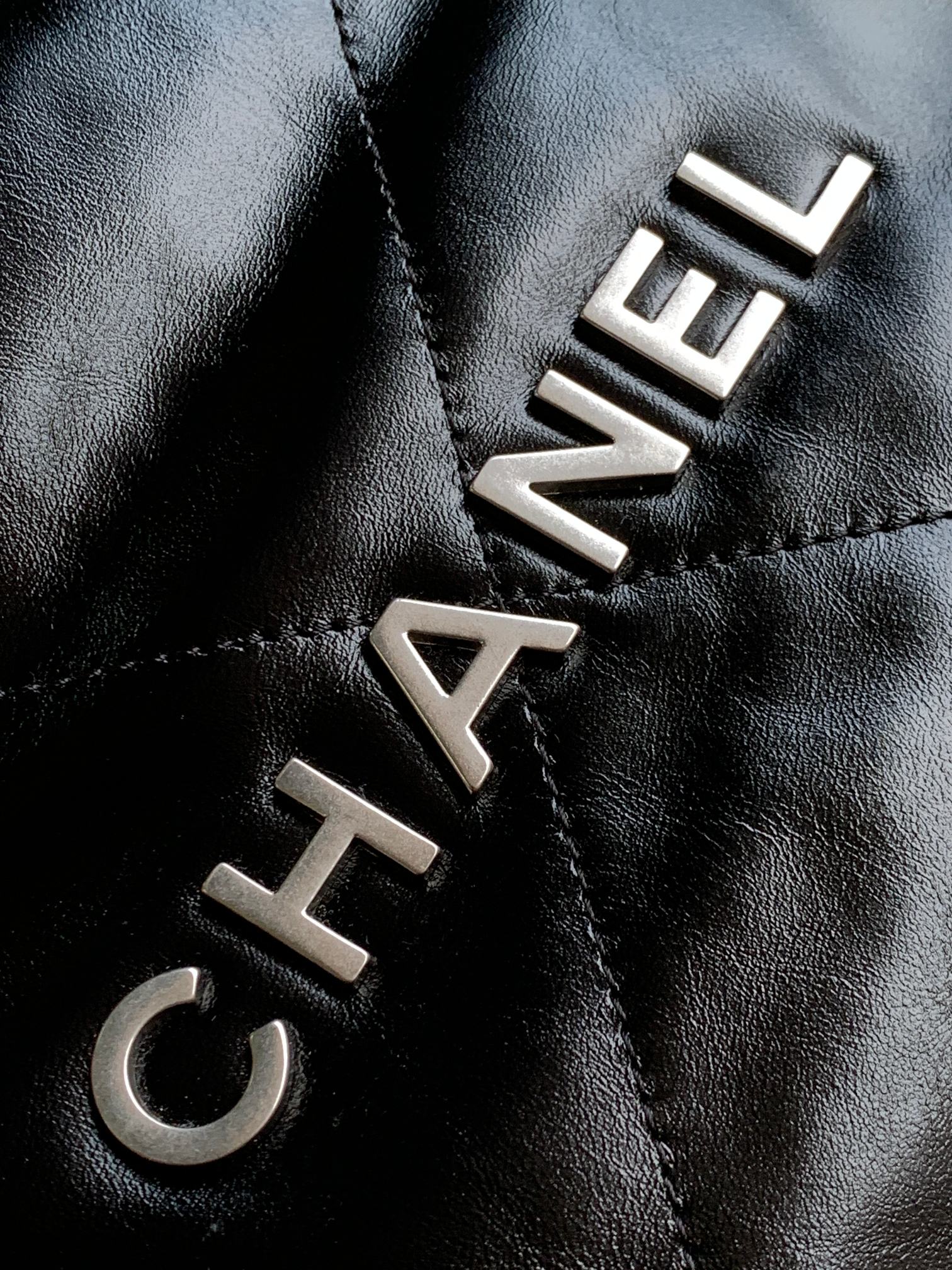 Chanel Basic Bag M-l-s