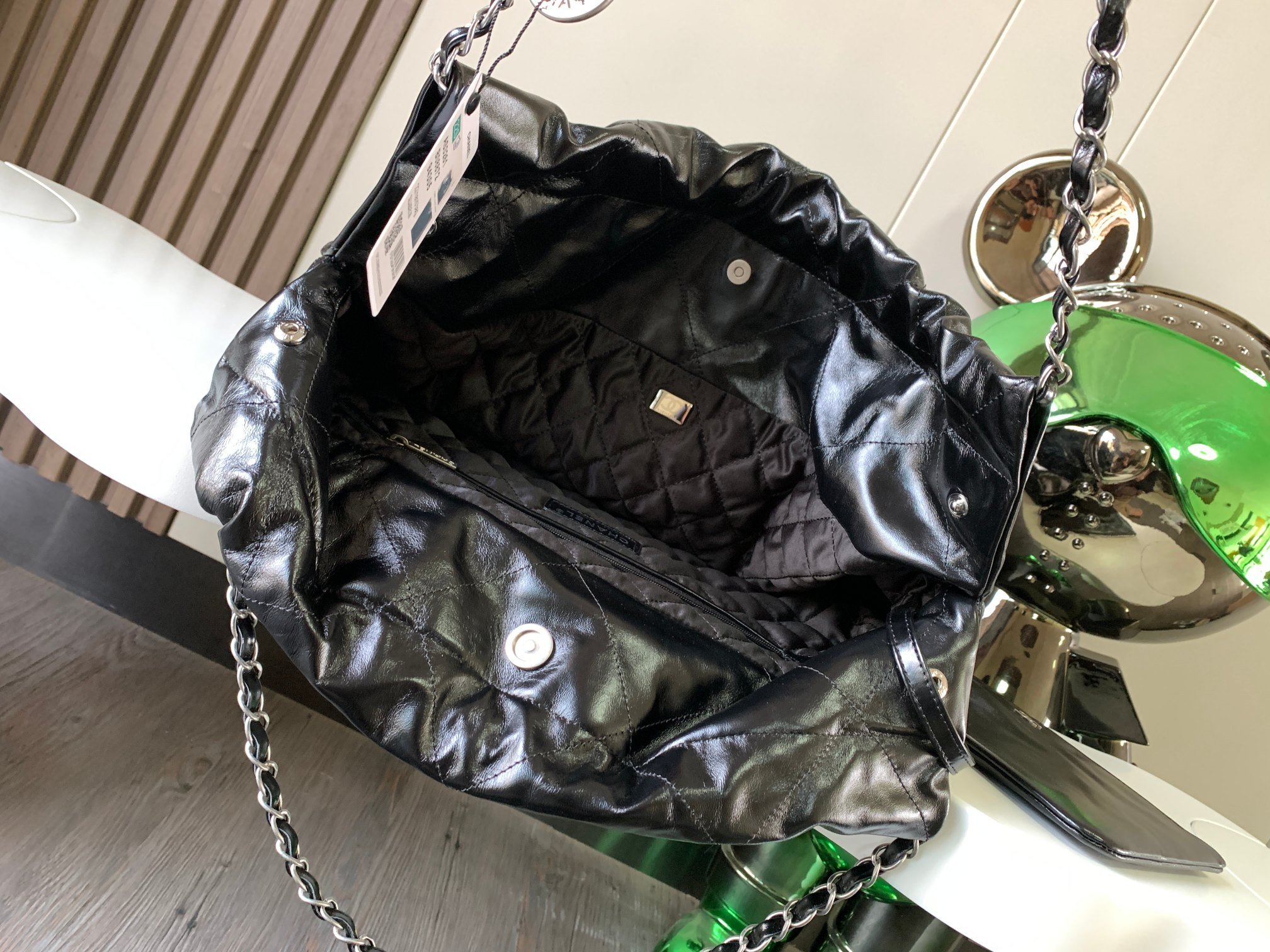 Chanel Basic Bag M-l-s