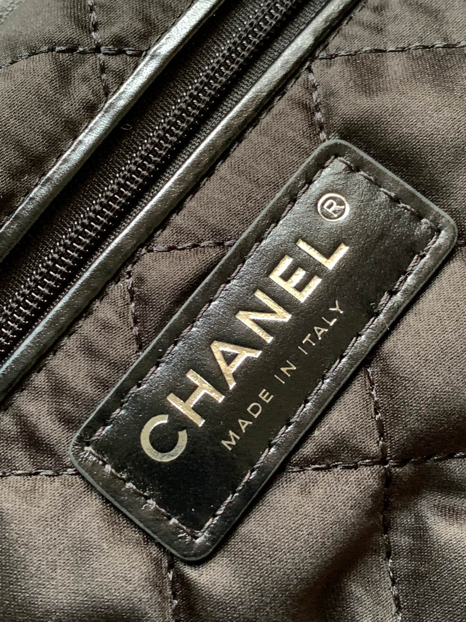 Chanel Basic Bag M-l-s