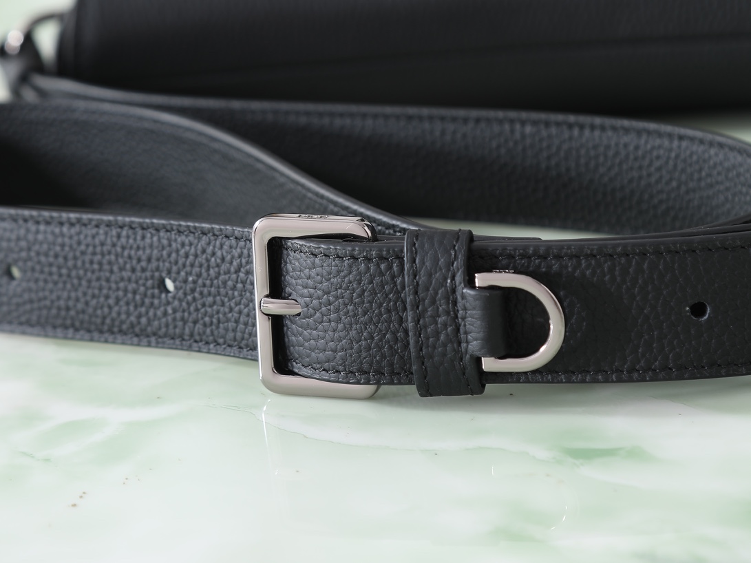 Basic Bag Cow Leather Black