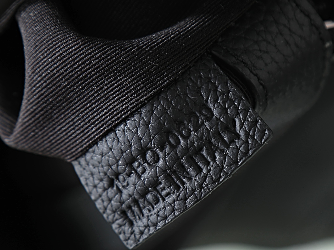Basic Bag Cow Leather Black