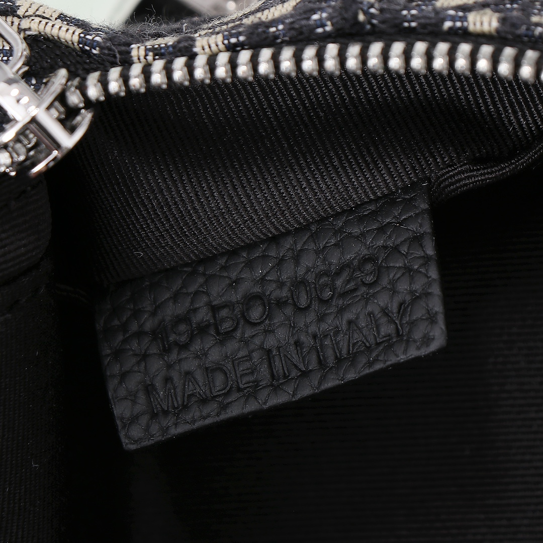 Dior Male Crossbody Bag Cow Leather Black M-s