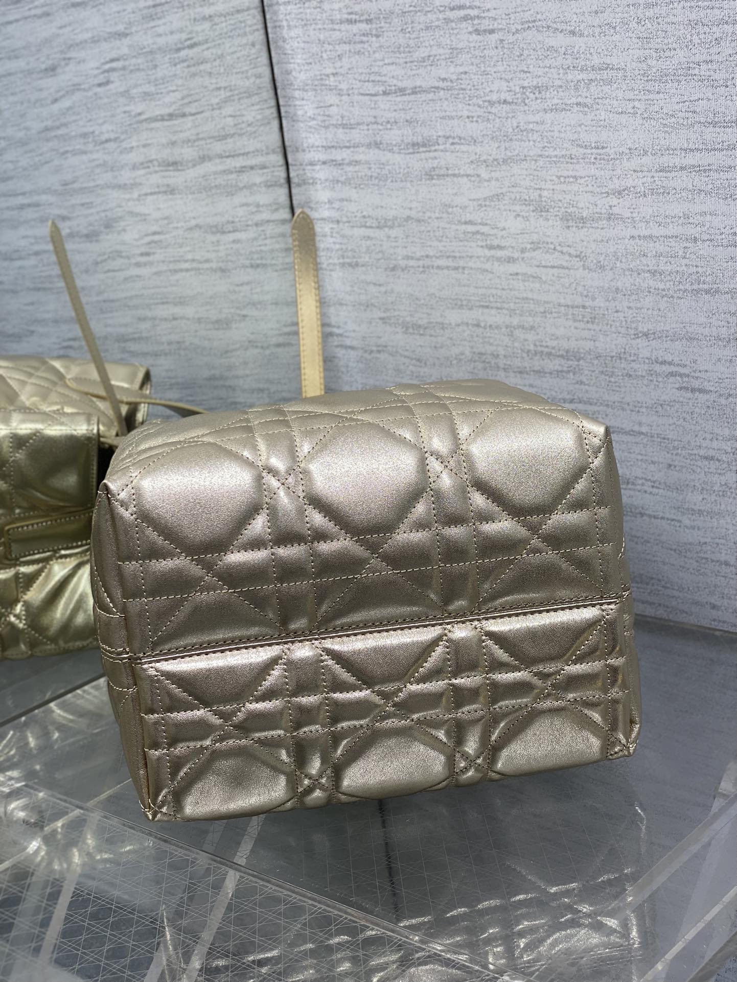 Basic Bag Cow Leather Gold Foldable S-22cm