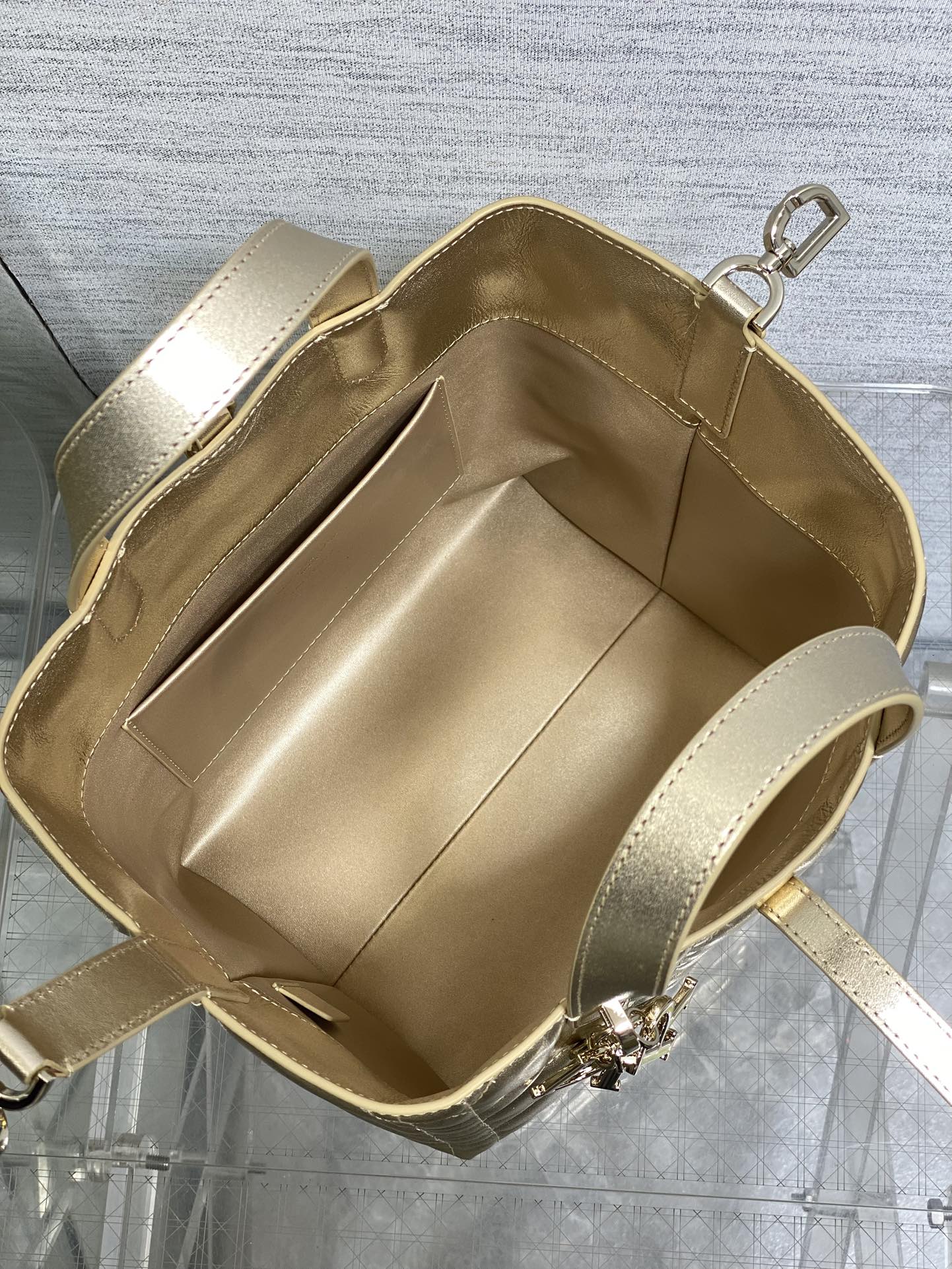 Basic Bag Cow Leather Gold Foldable S-22cm