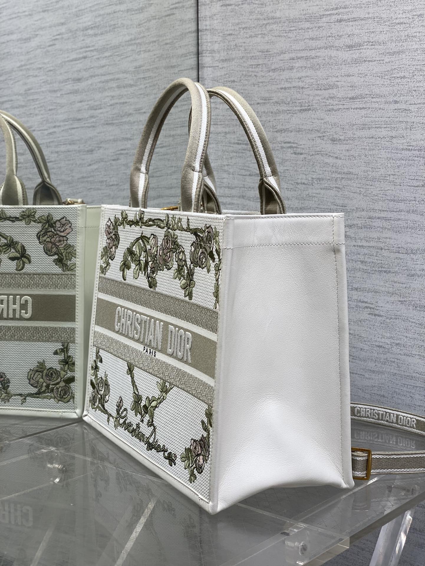 Basic Bag Cow Leather White Large Capacity 27cm-s
