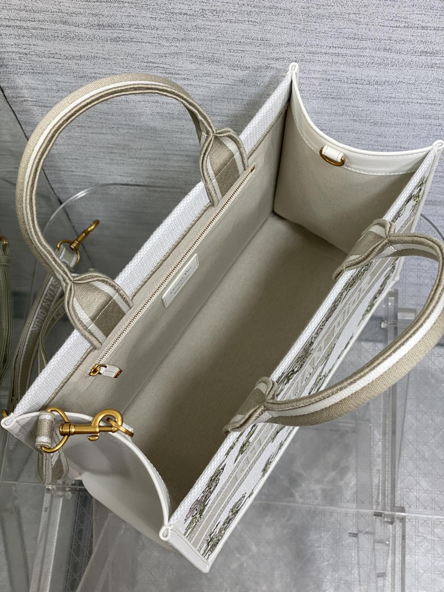 Basic Bag Cow Leather White Large Capacity 27cm-s